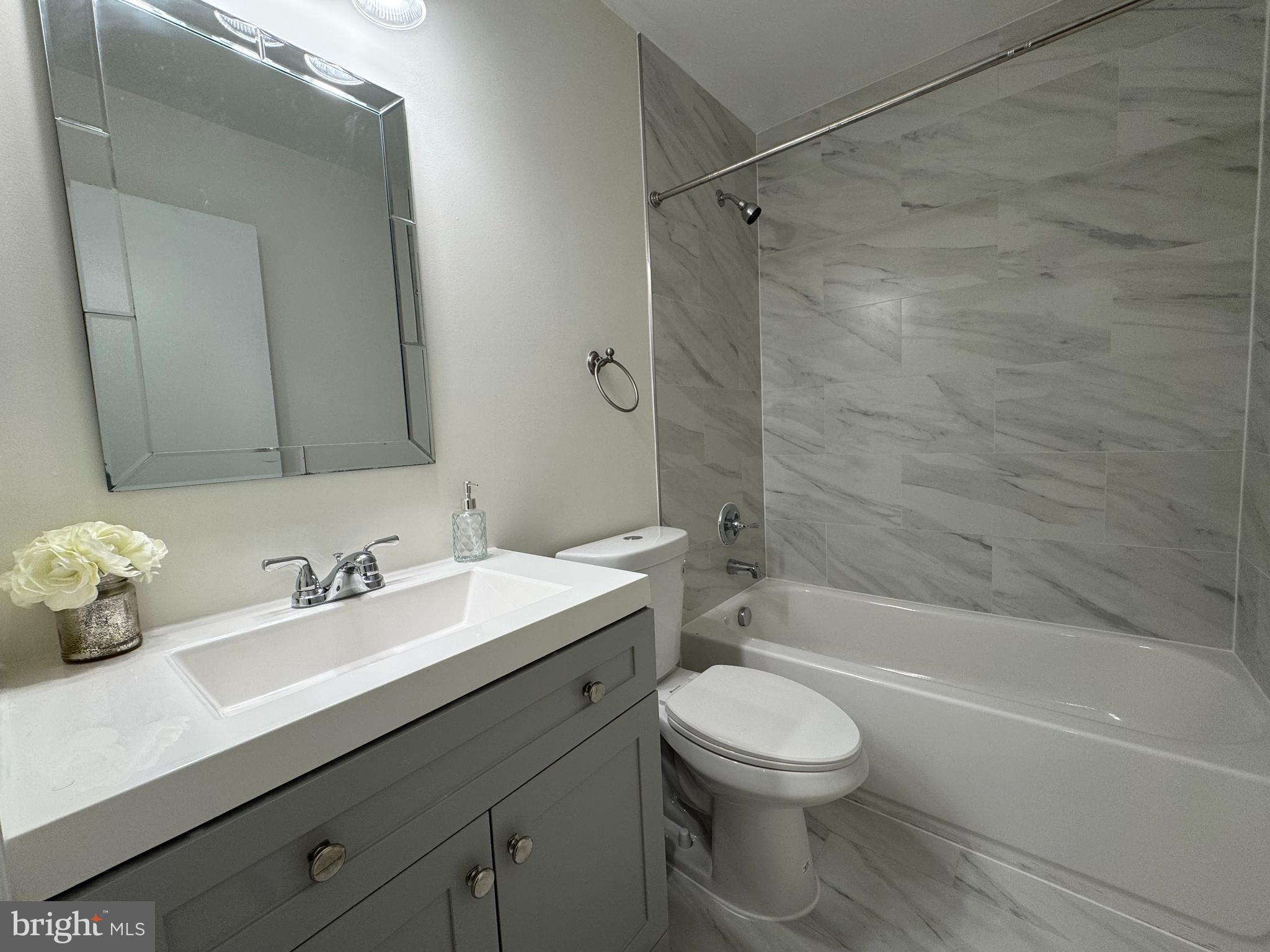 CROFTON COMMONS - Residential Lease