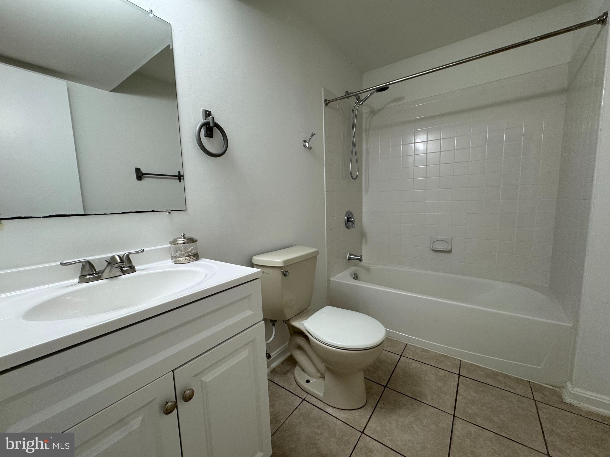 CROFTON COMMONS - Residential Lease