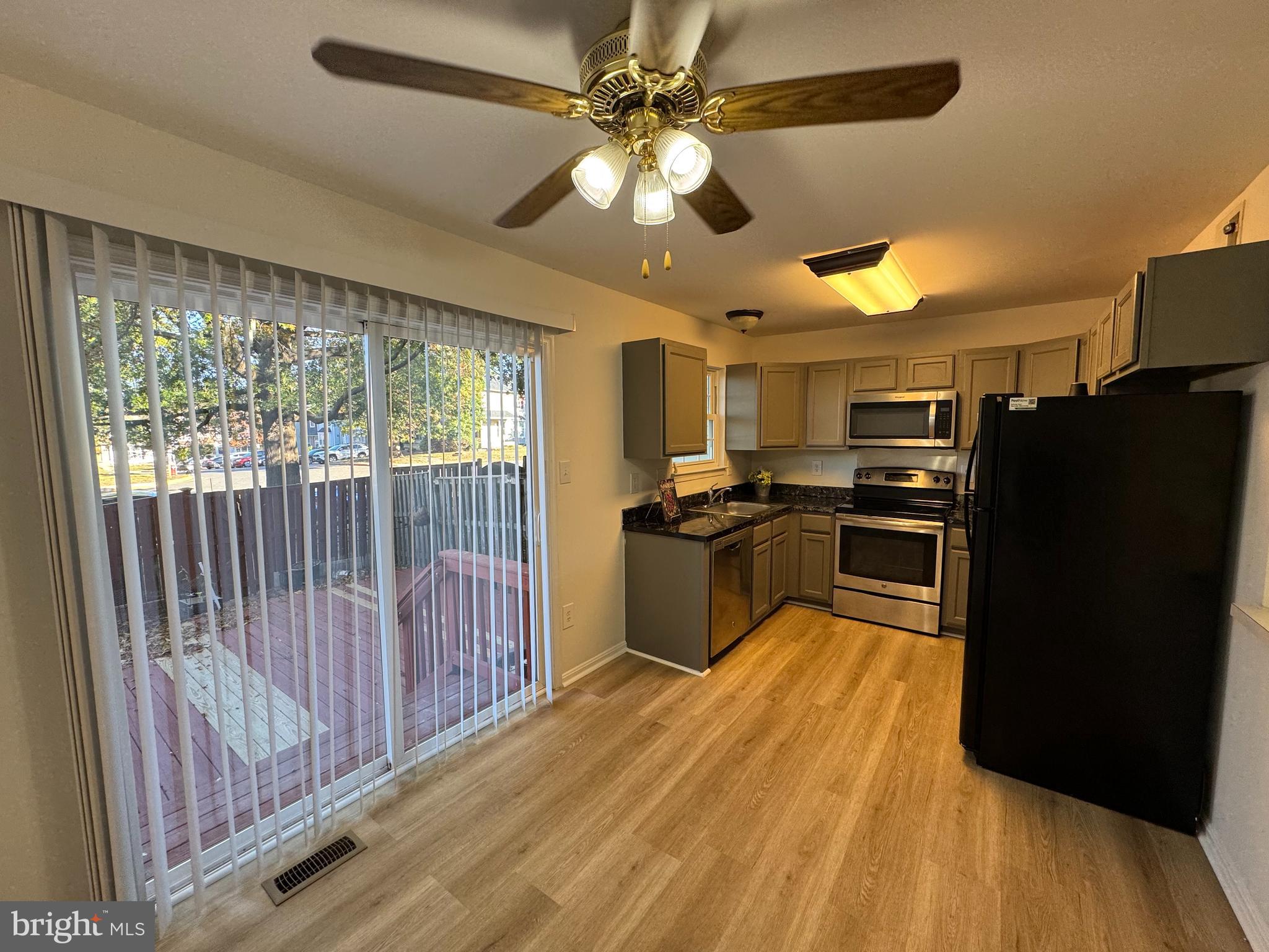 CROFTON COMMONS - Residential Lease