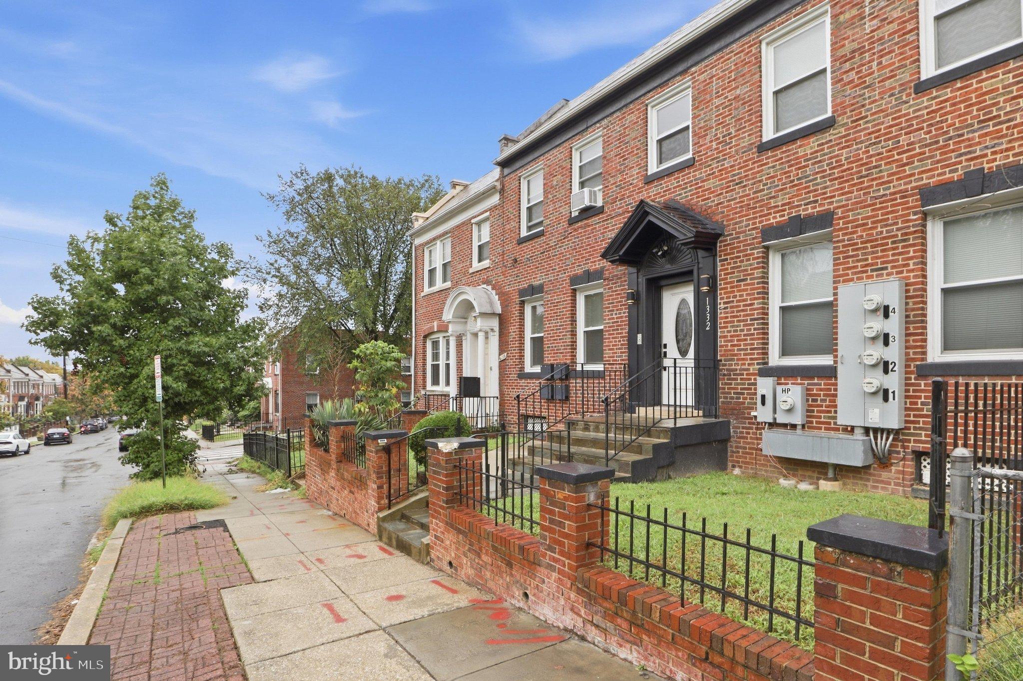1332 ADAMS STREET NE