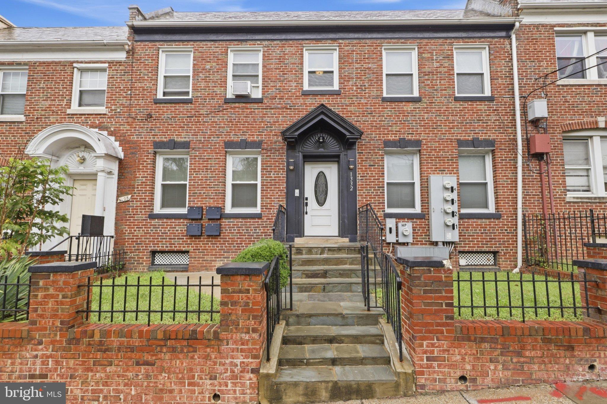 1332 ADAMS STREET NE