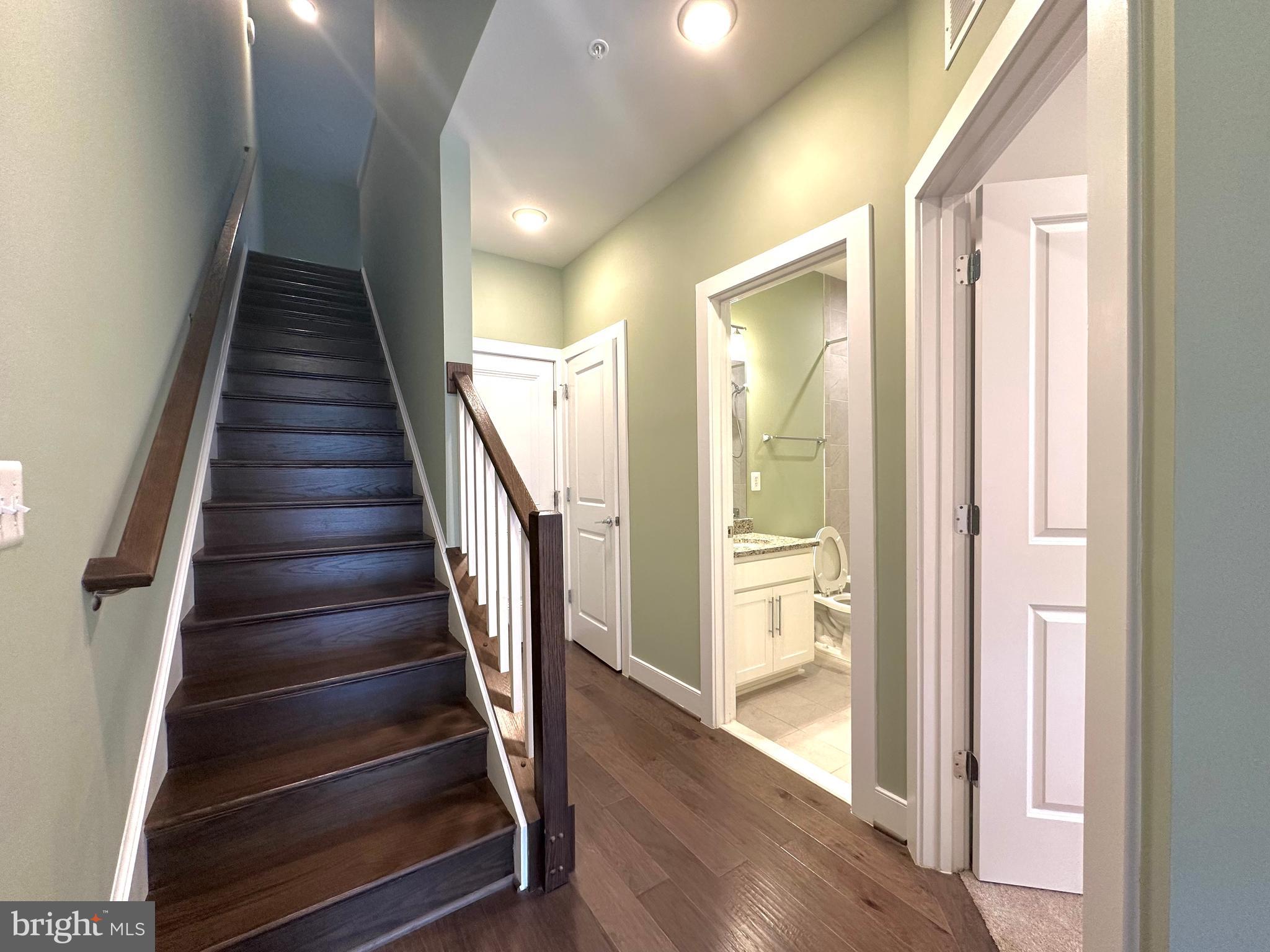 1009 ROCKWELL AVENUE