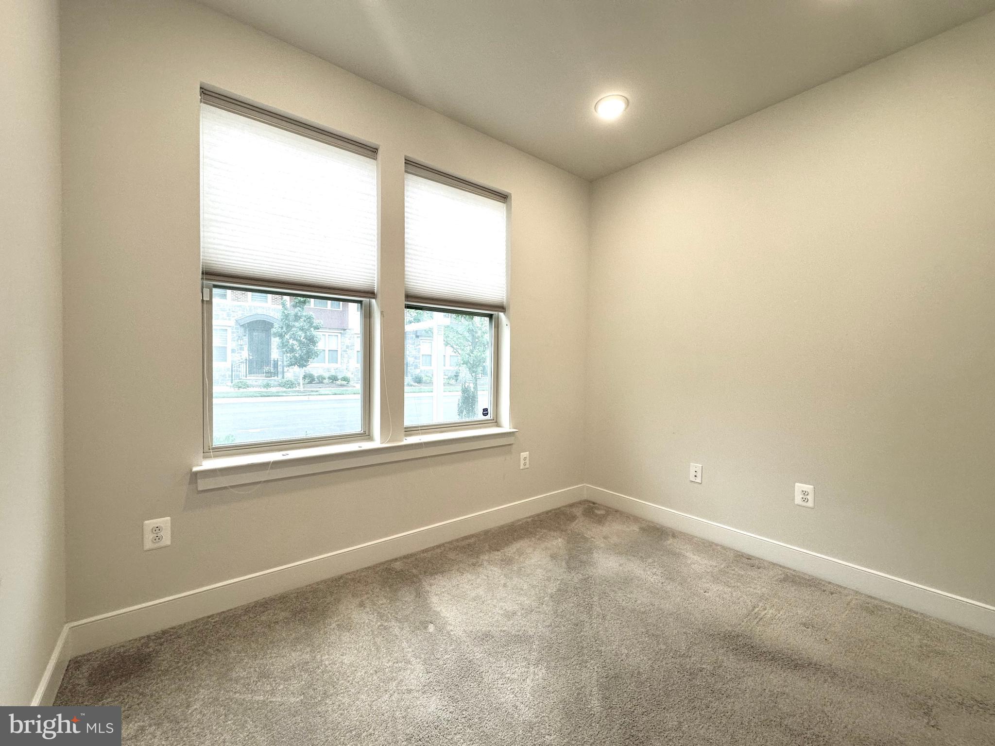 1009 ROCKWELL AVENUE