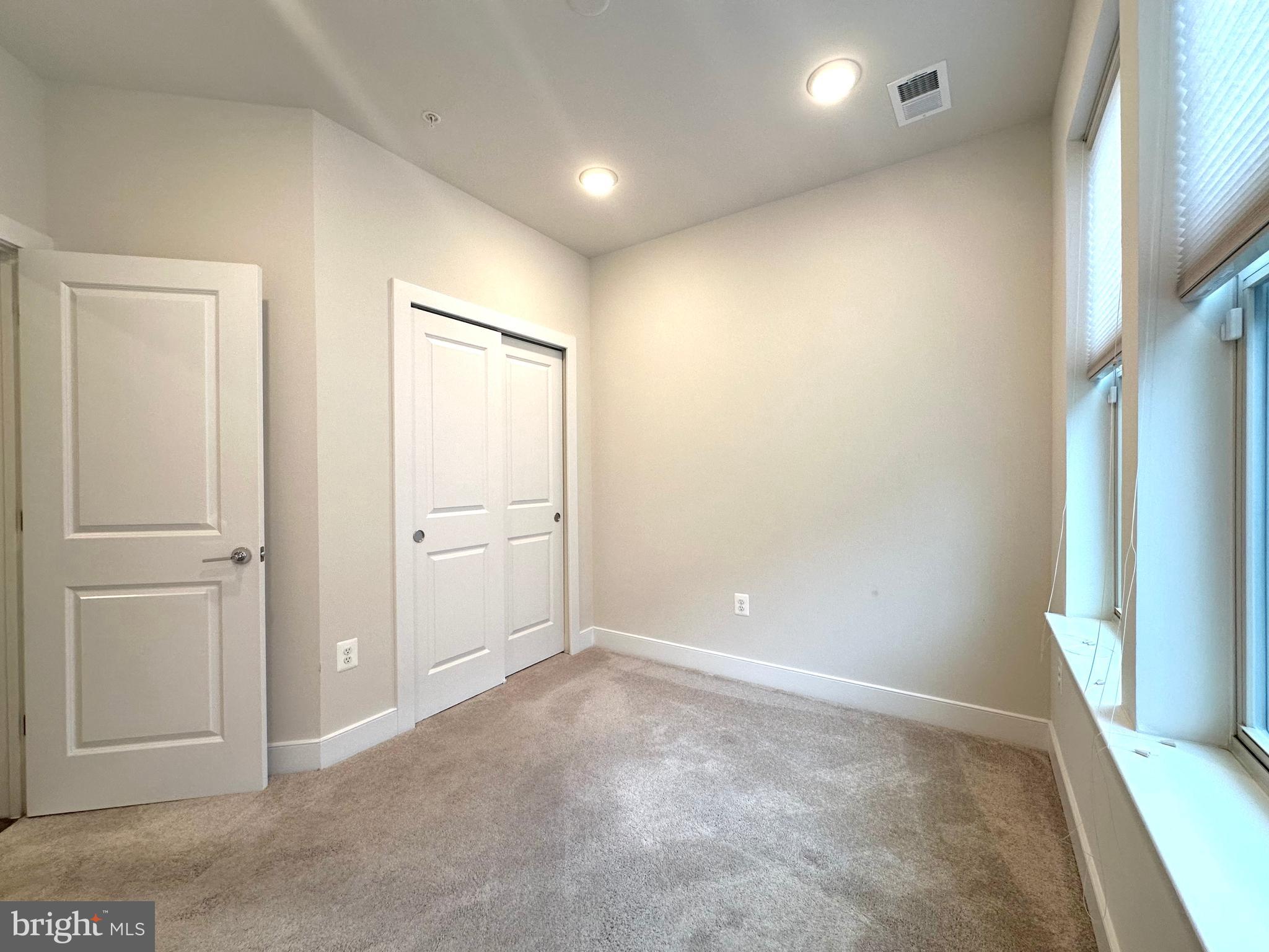 1009 ROCKWELL AVENUE