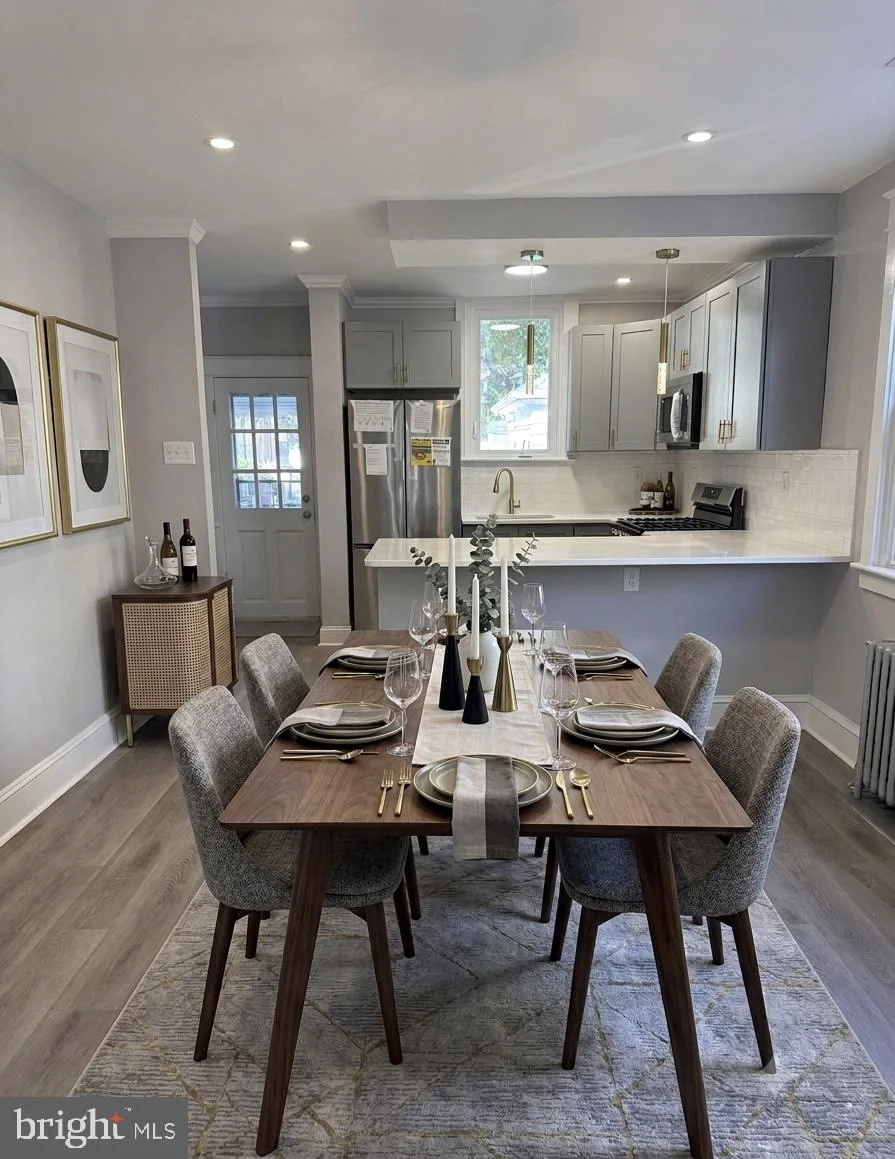 7 W Cooke Avenue