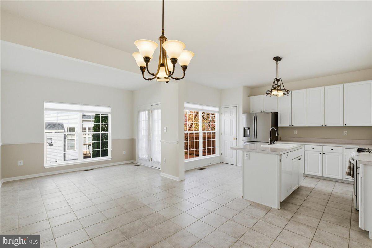 6636 HUNTER CREEK LANE