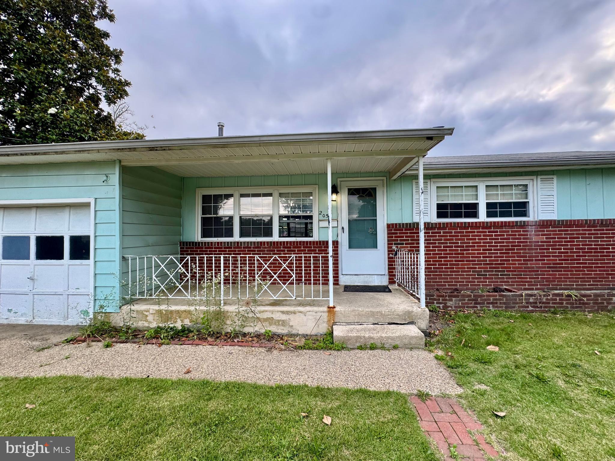 205 2ND STREET