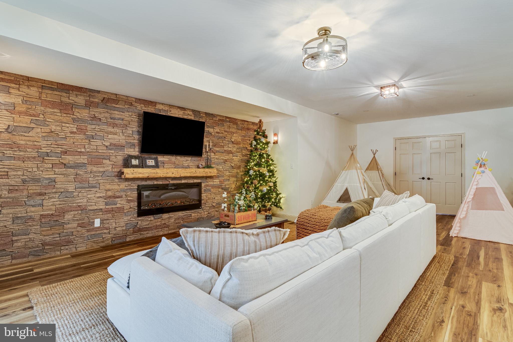 OAKWOOD ESTATES - Residential