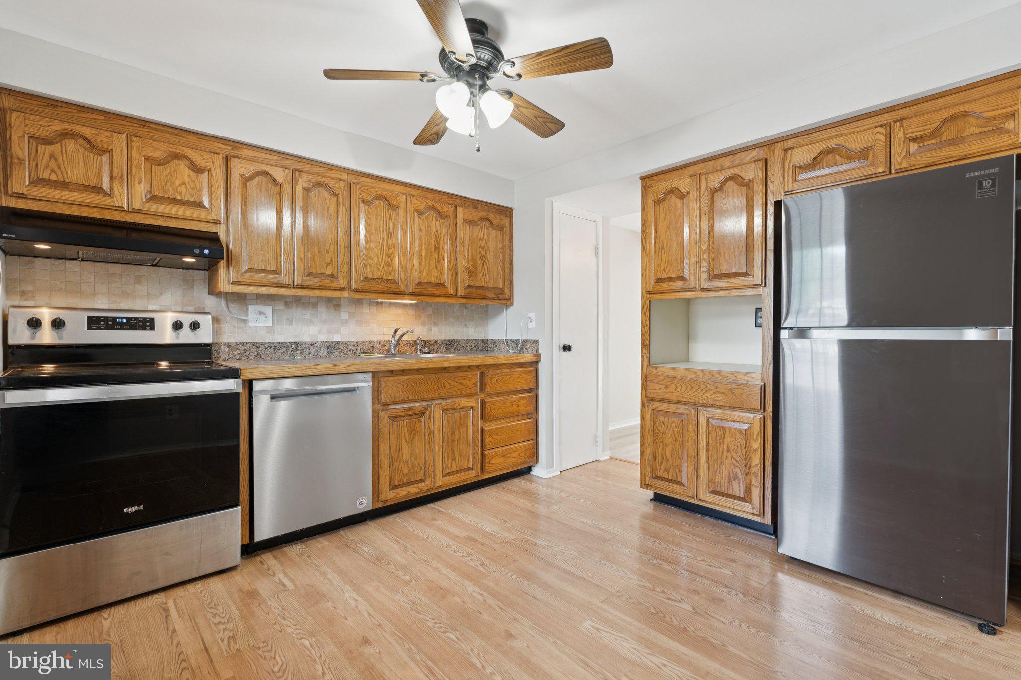 SEVEN COURTS - Residential Lease