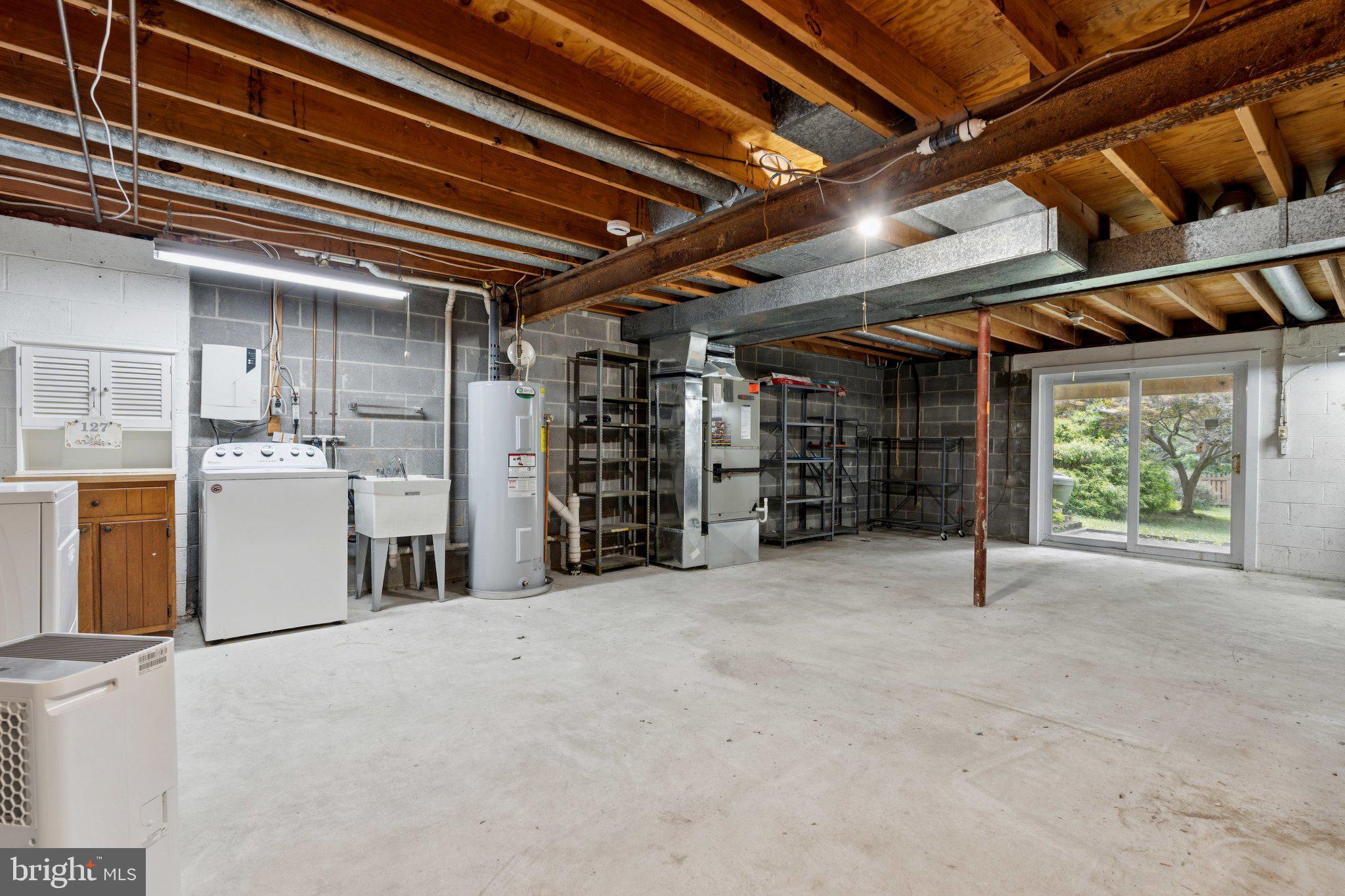 SEVEN COURTS - Residential Lease