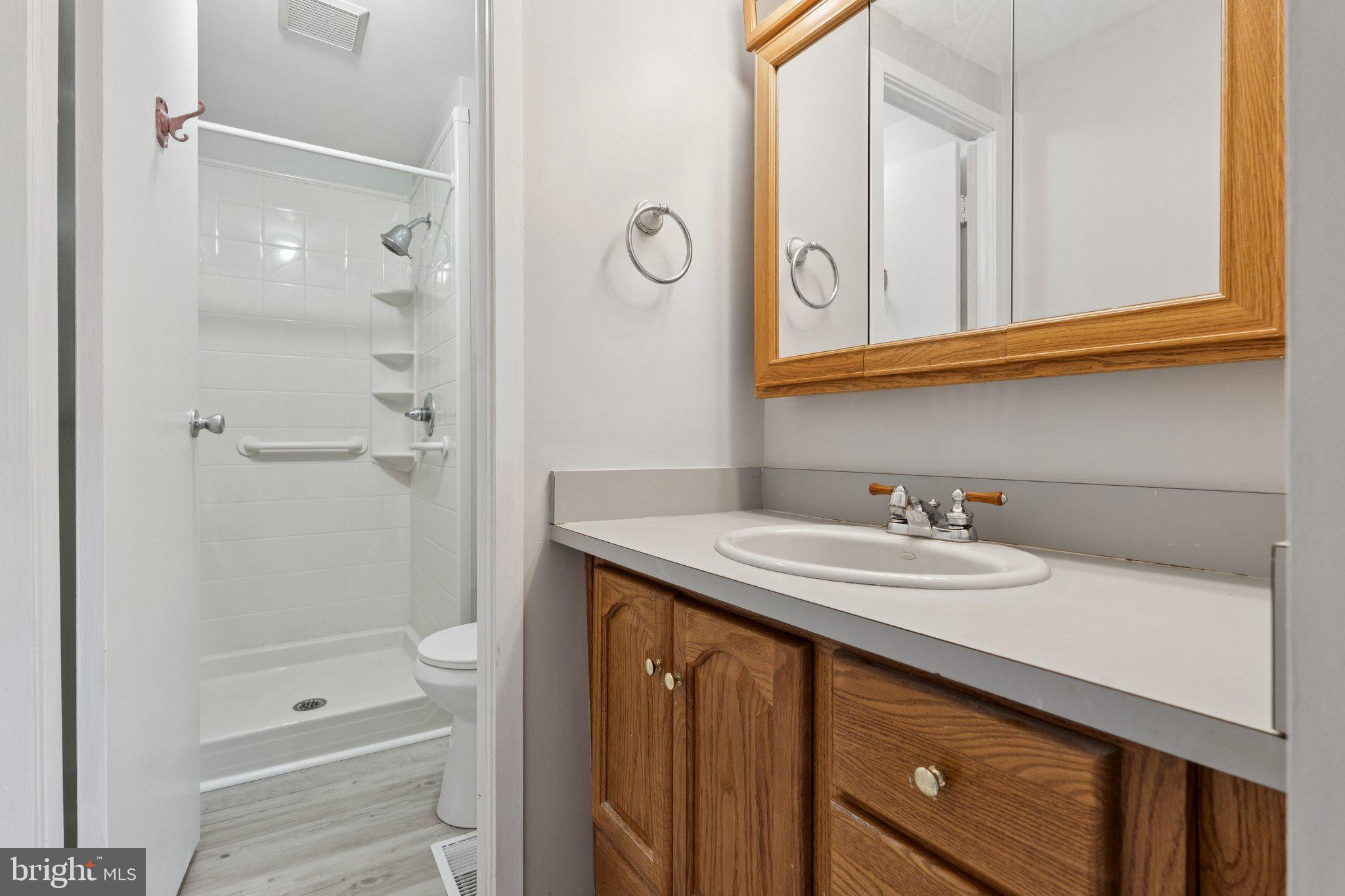 SEVEN COURTS - Residential Lease