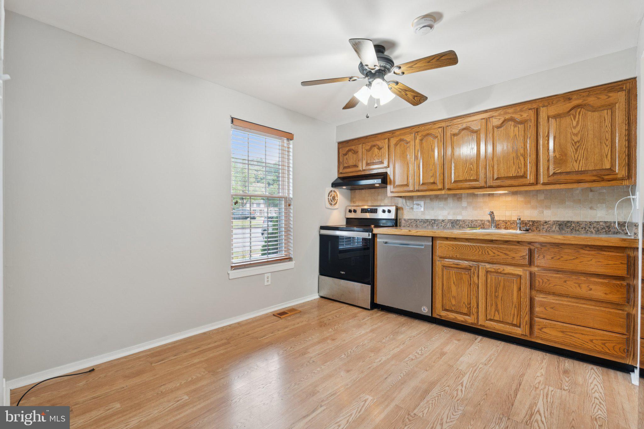 SEVEN COURTS - Residential Lease