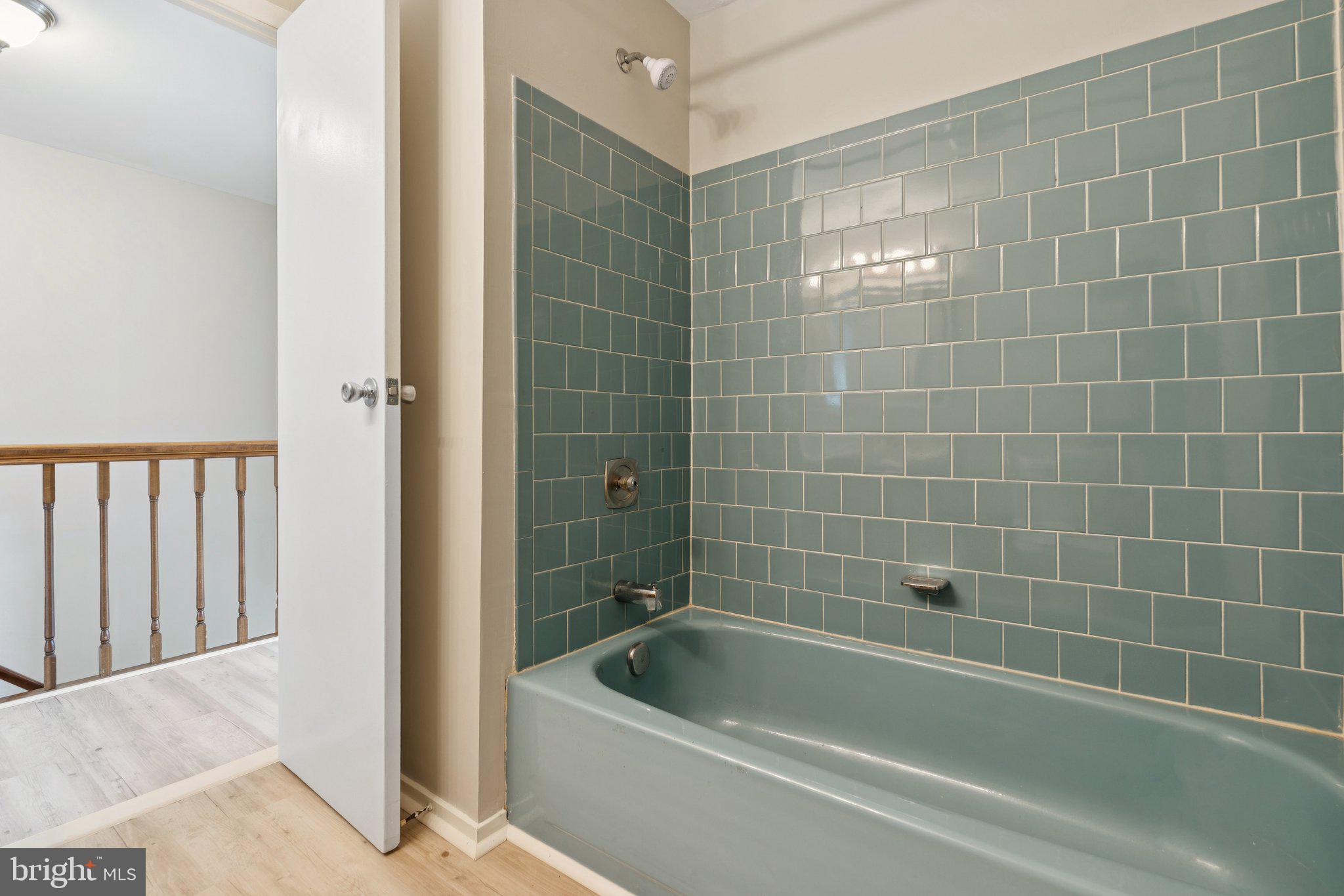 SEVEN COURTS - Residential Lease