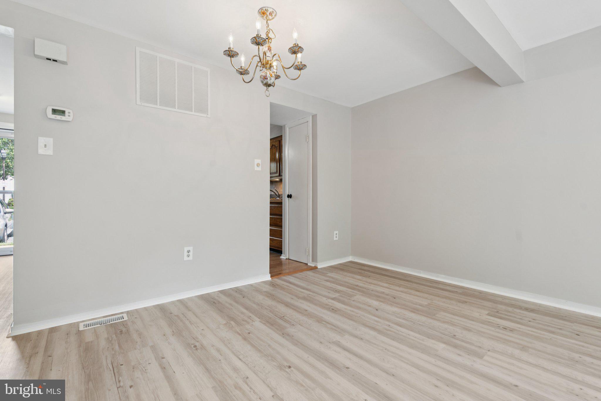 SEVEN COURTS - Residential Lease