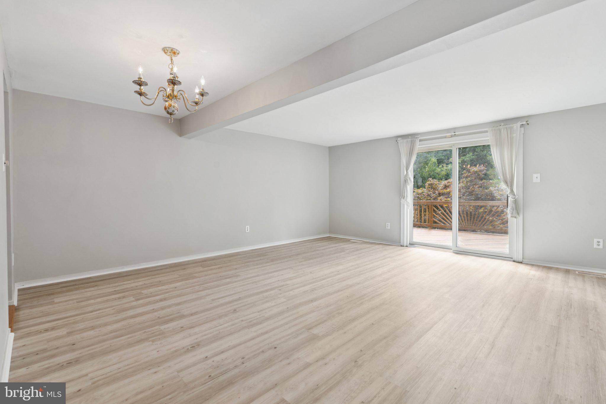 SEVEN COURTS - Residential Lease