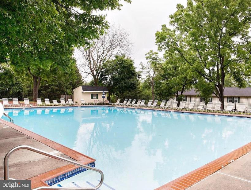 CHATHAM VIL OF TOW - Residential Lease