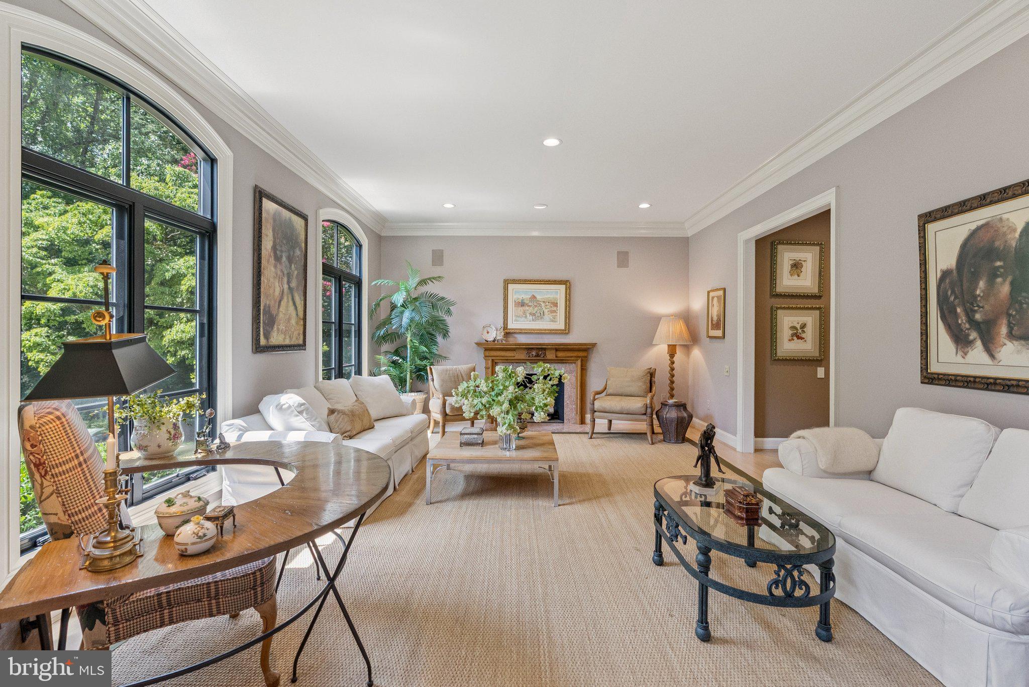 LUXMANOR - Residential