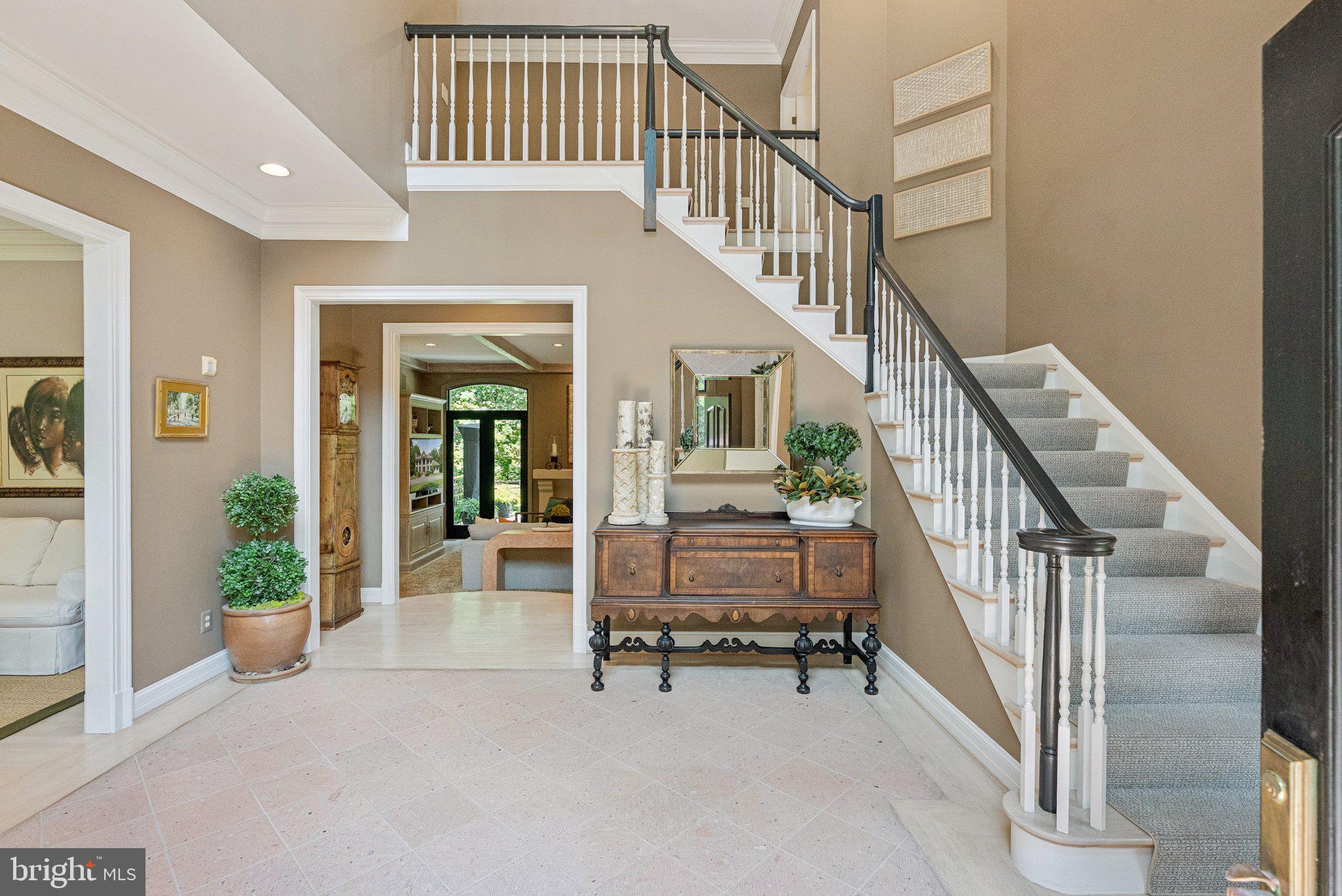 LUXMANOR - Residential