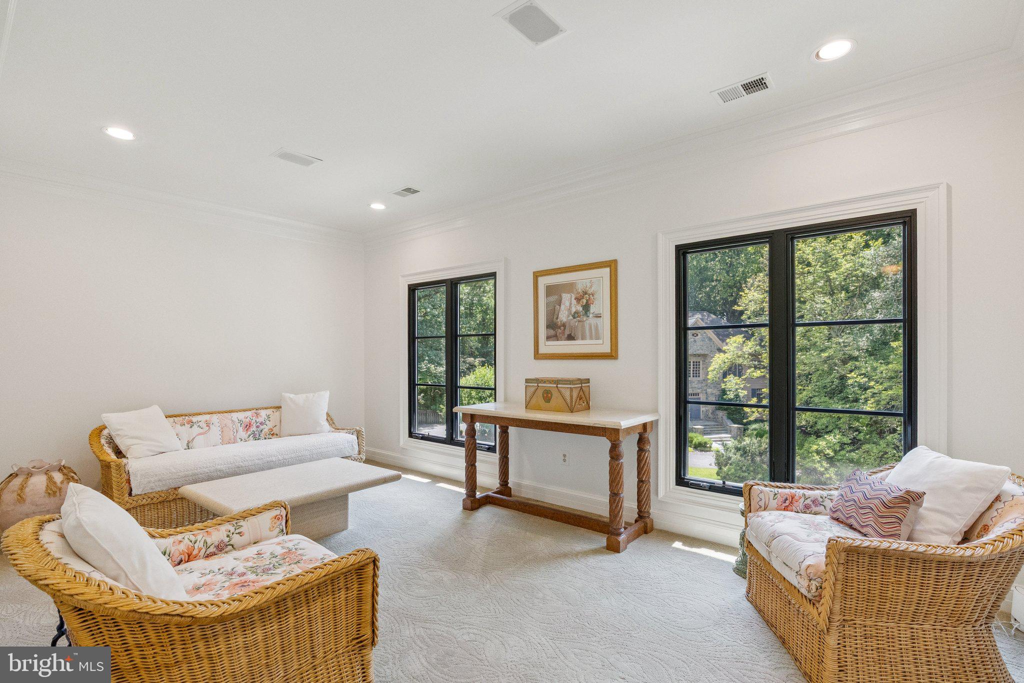 LUXMANOR - Residential