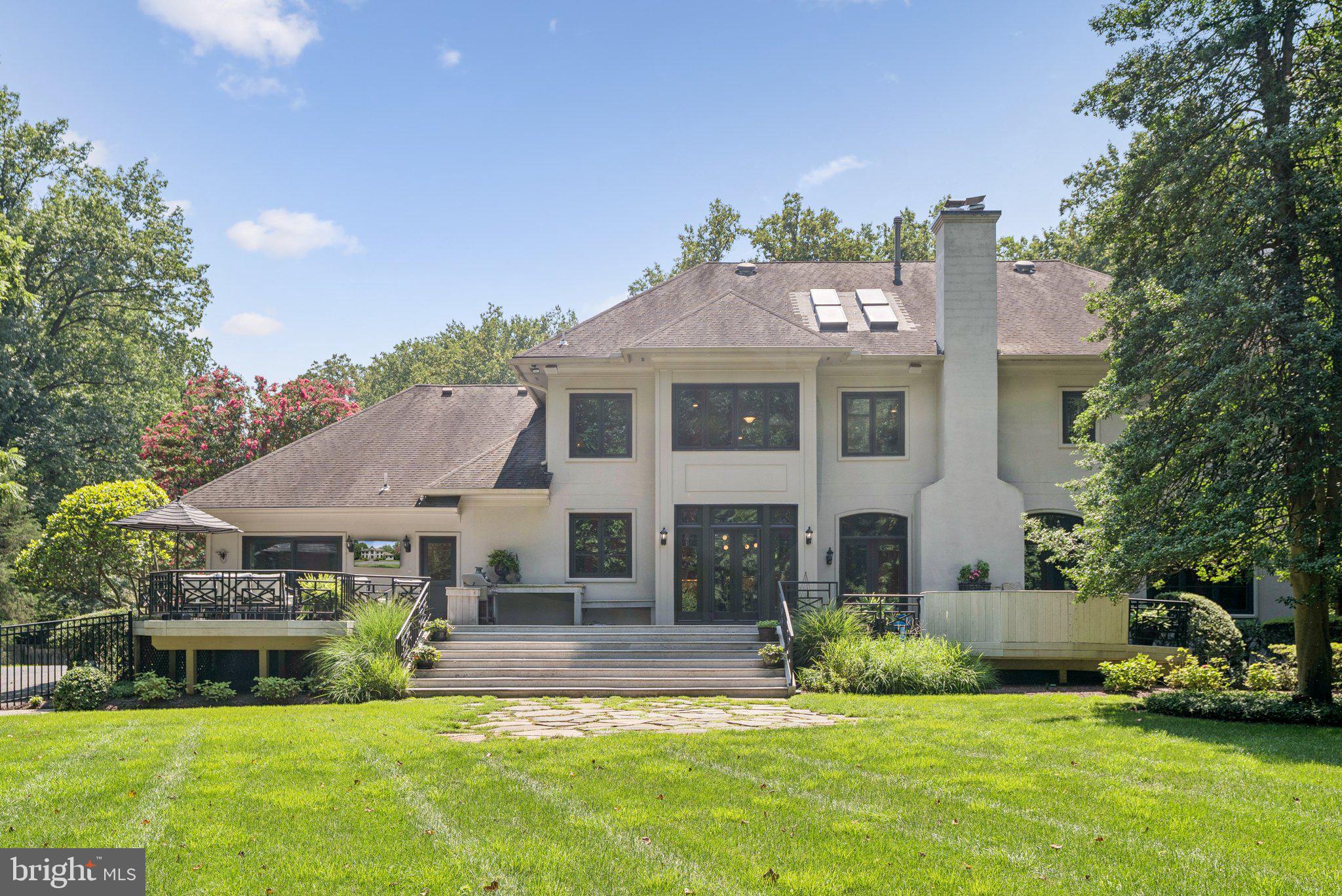 LUXMANOR - Residential