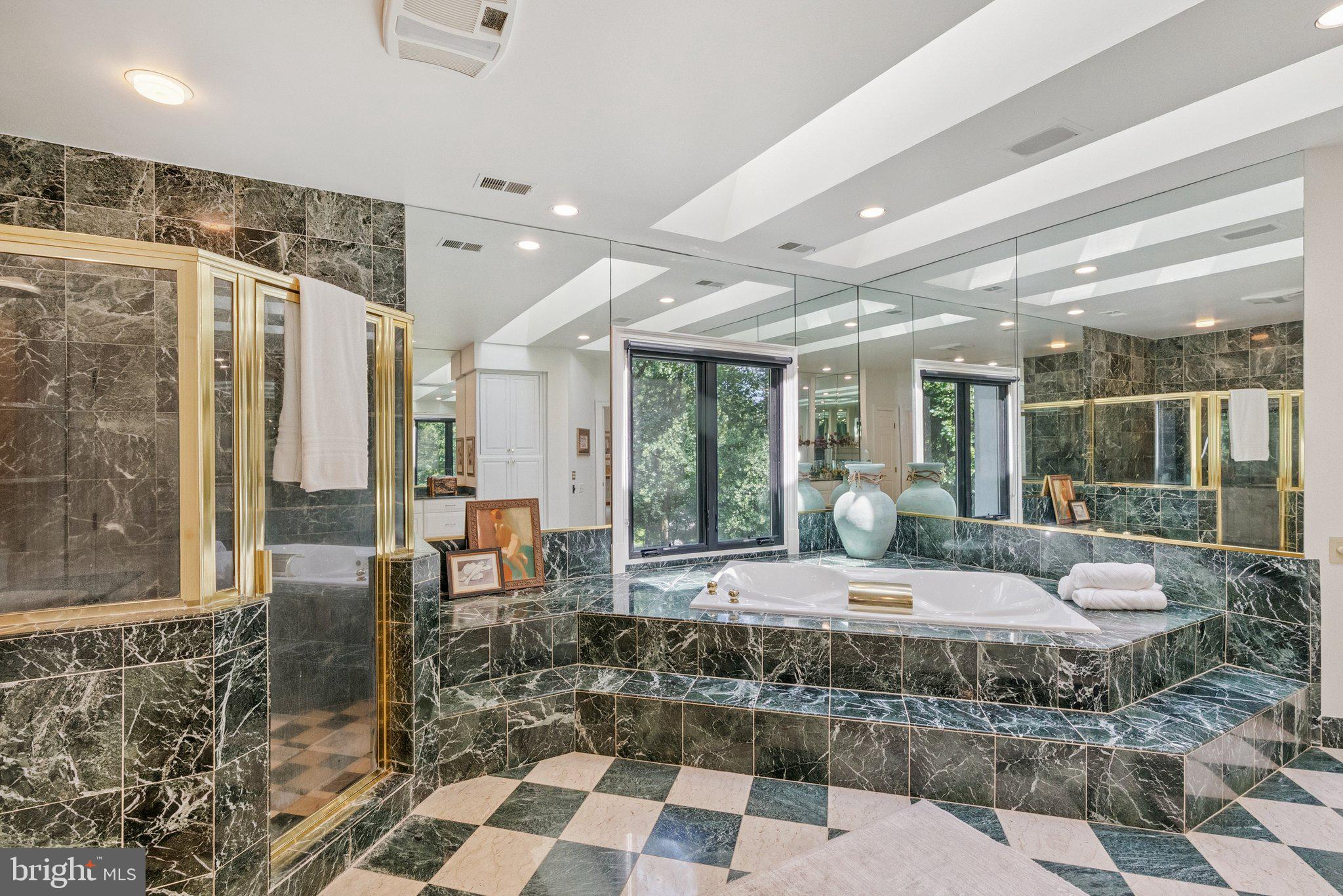 LUXMANOR - Residential