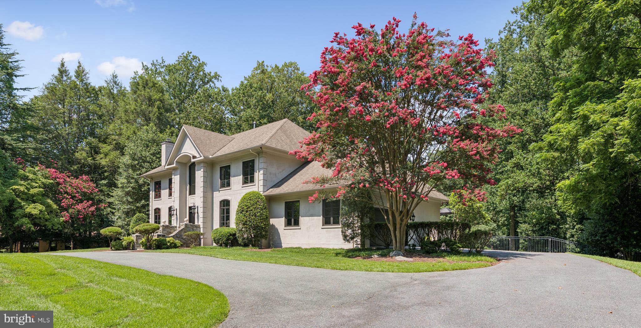 LUXMANOR - Residential