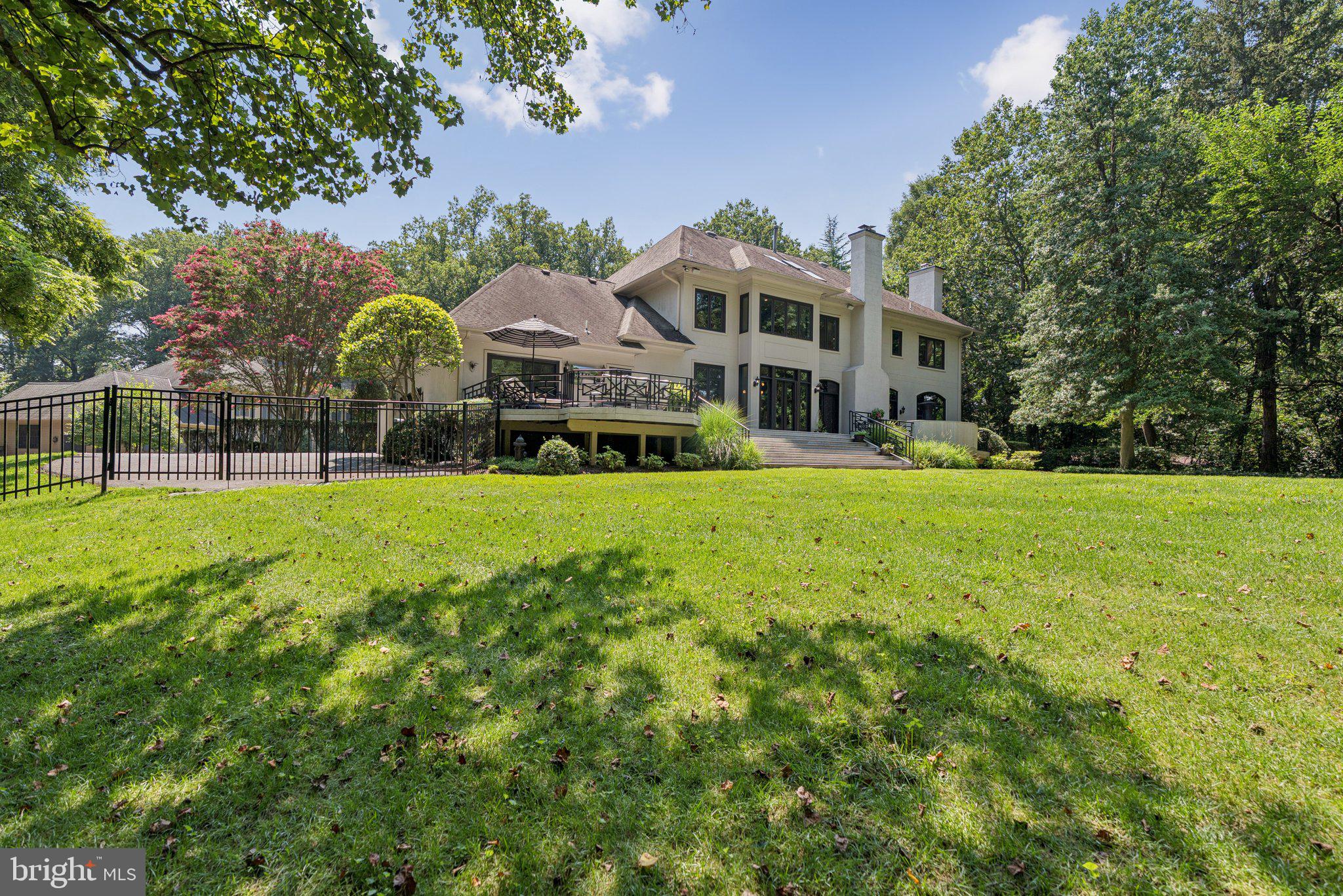 LUXMANOR - Residential