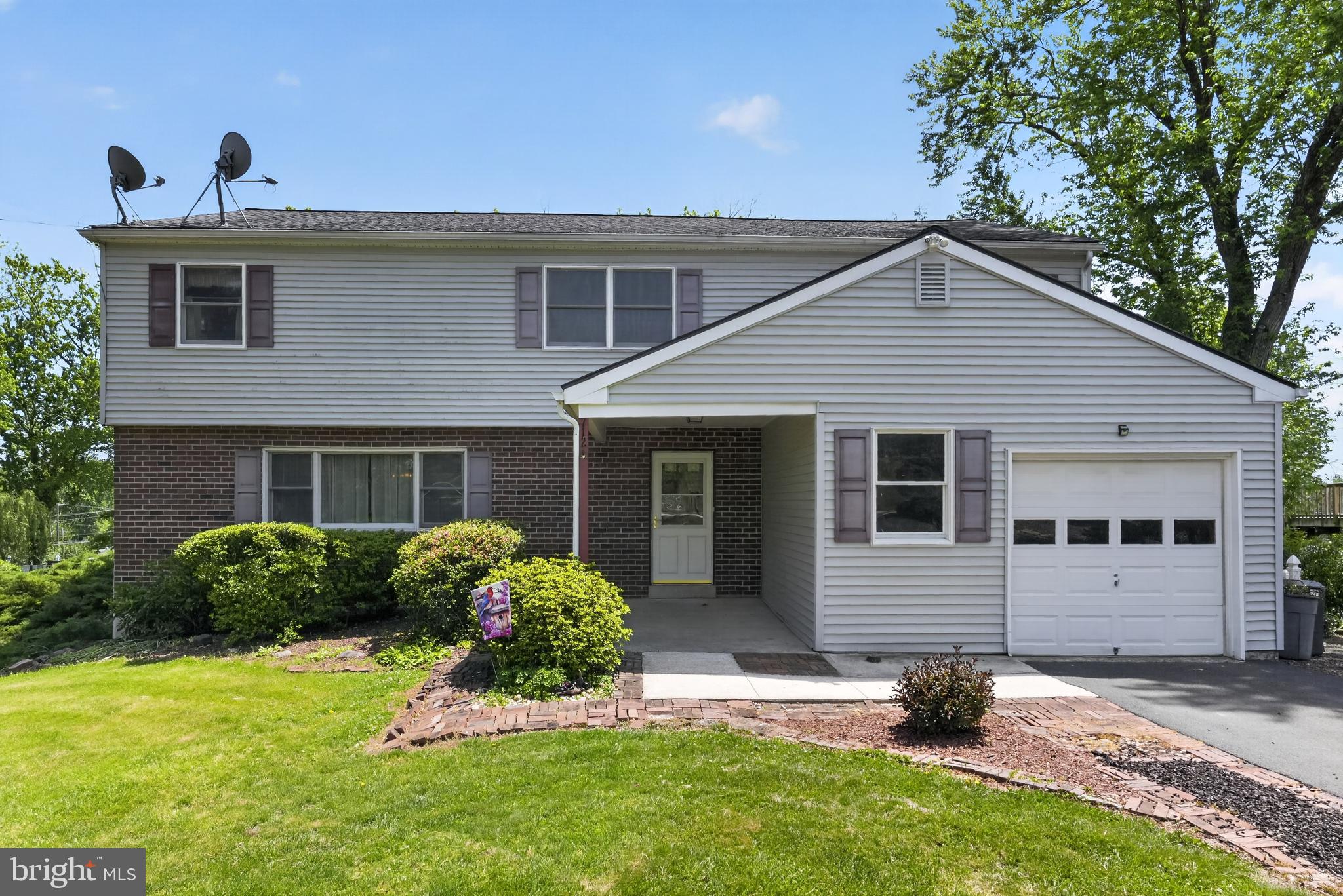 712 MEADOWLARK ROAD