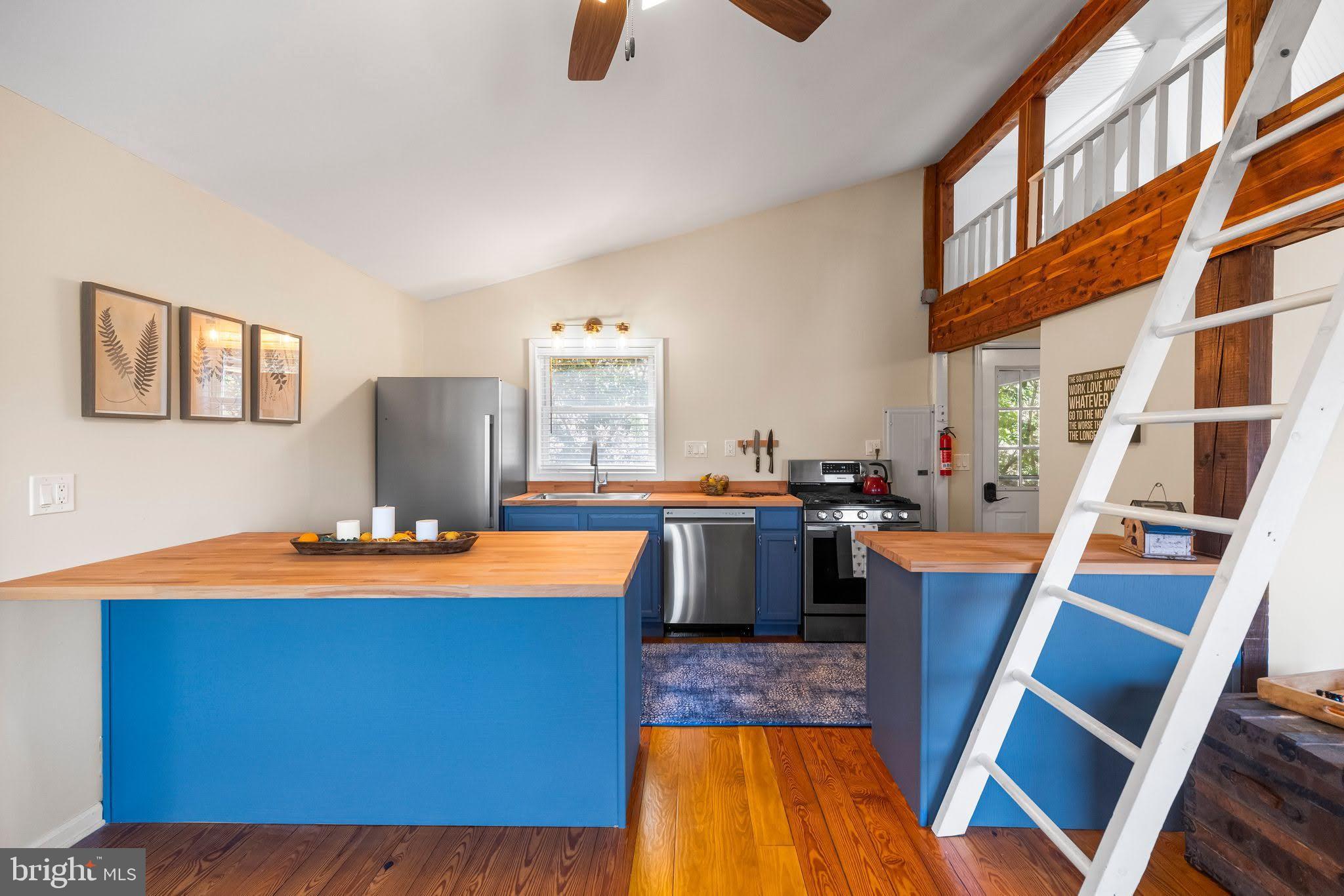 SKYLINE LAKES - Residential