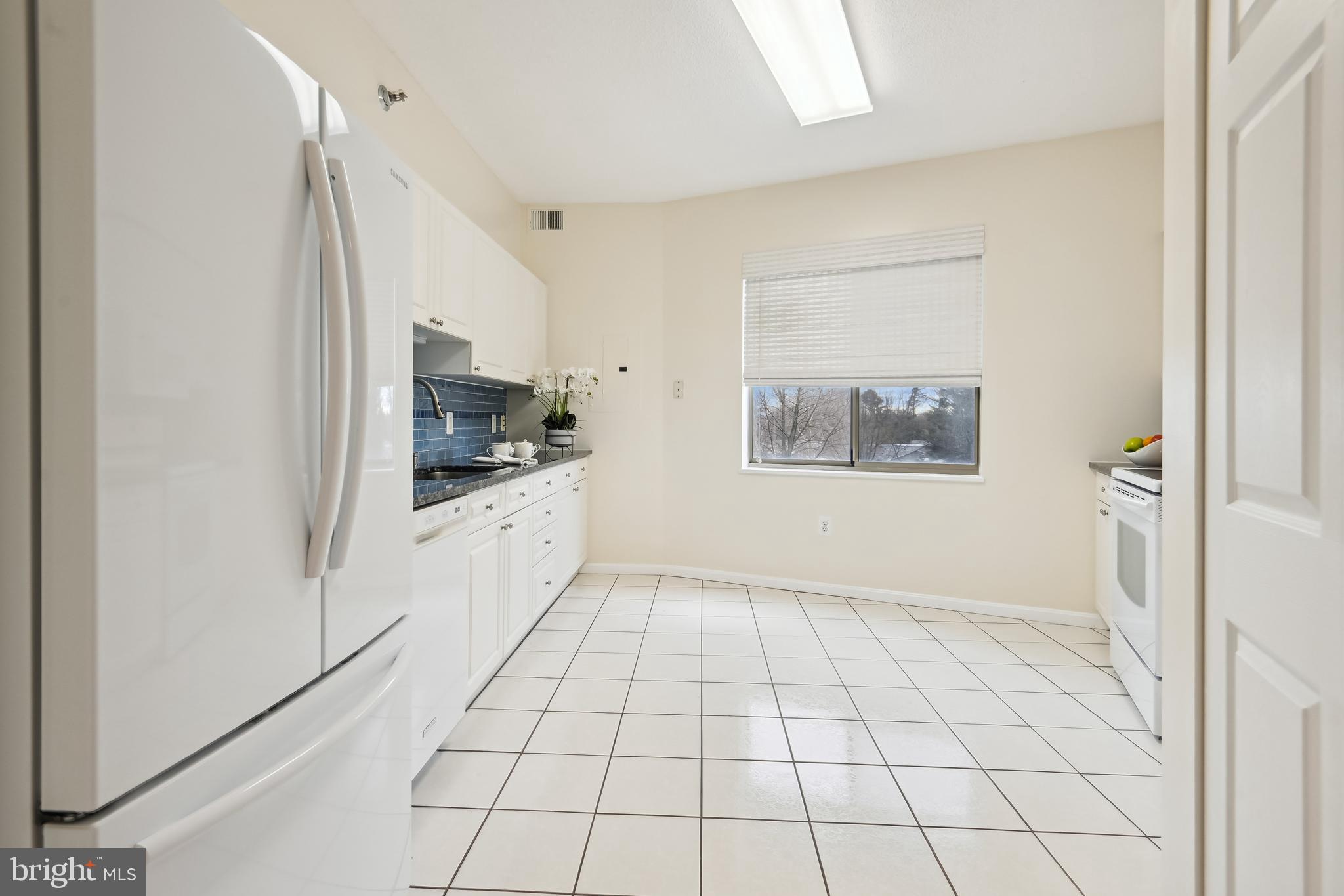 TURNBERRY COURTS AT LEIS - Residential