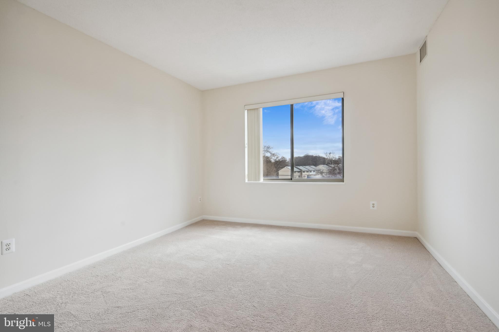 TURNBERRY COURTS AT LEIS - Residential