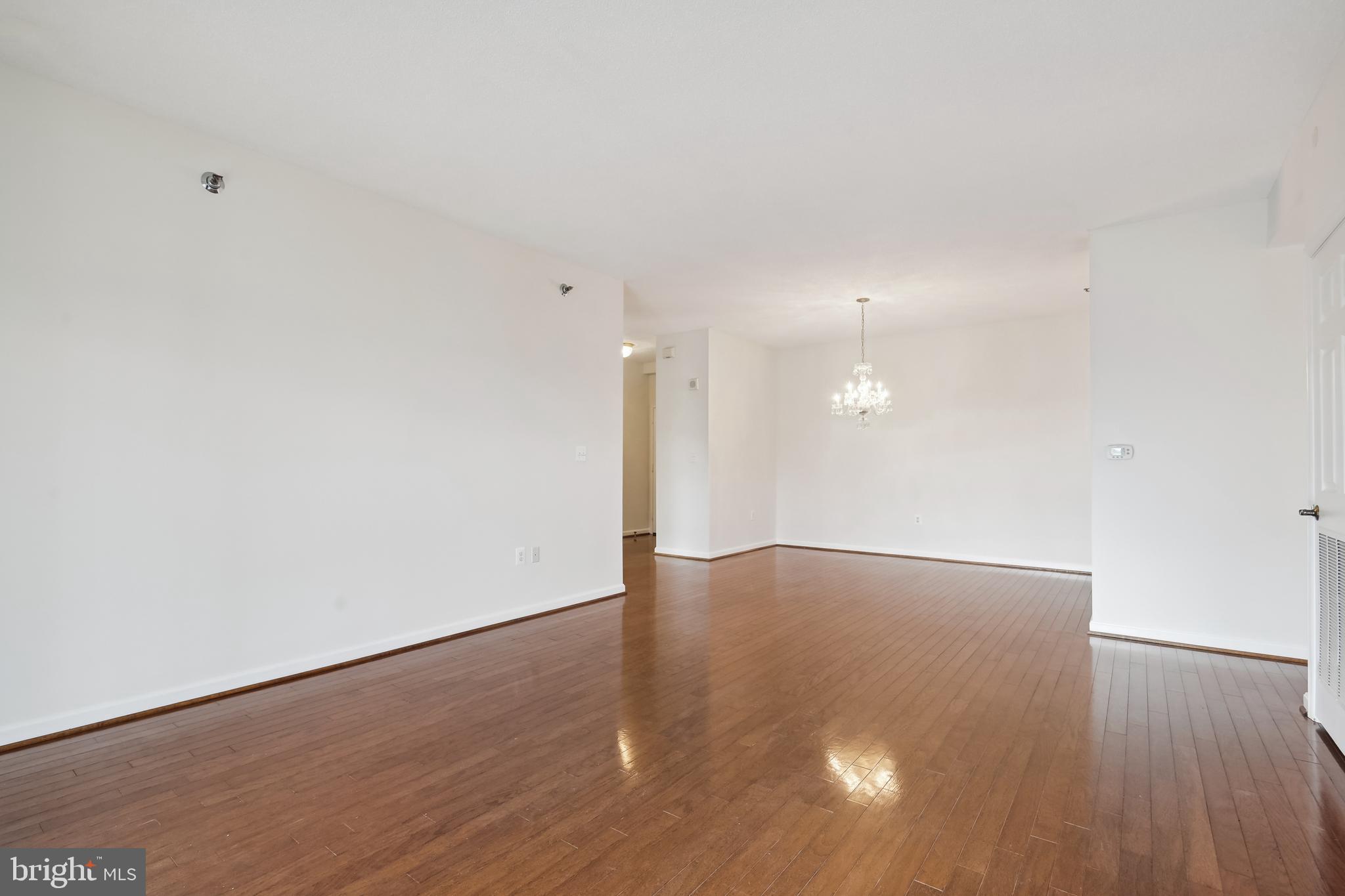 TURNBERRY COURTS AT LEIS - Residential