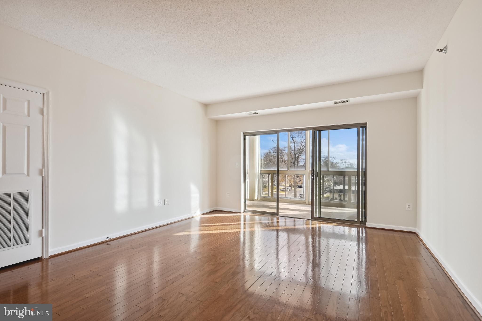 TURNBERRY COURTS AT LEIS - Residential