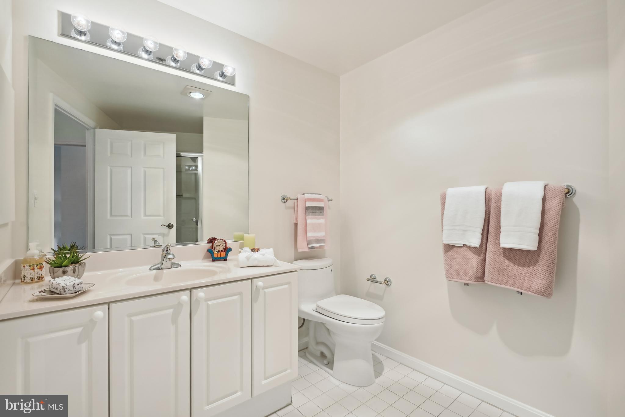 TURNBERRY COURTS AT LEIS - Residential