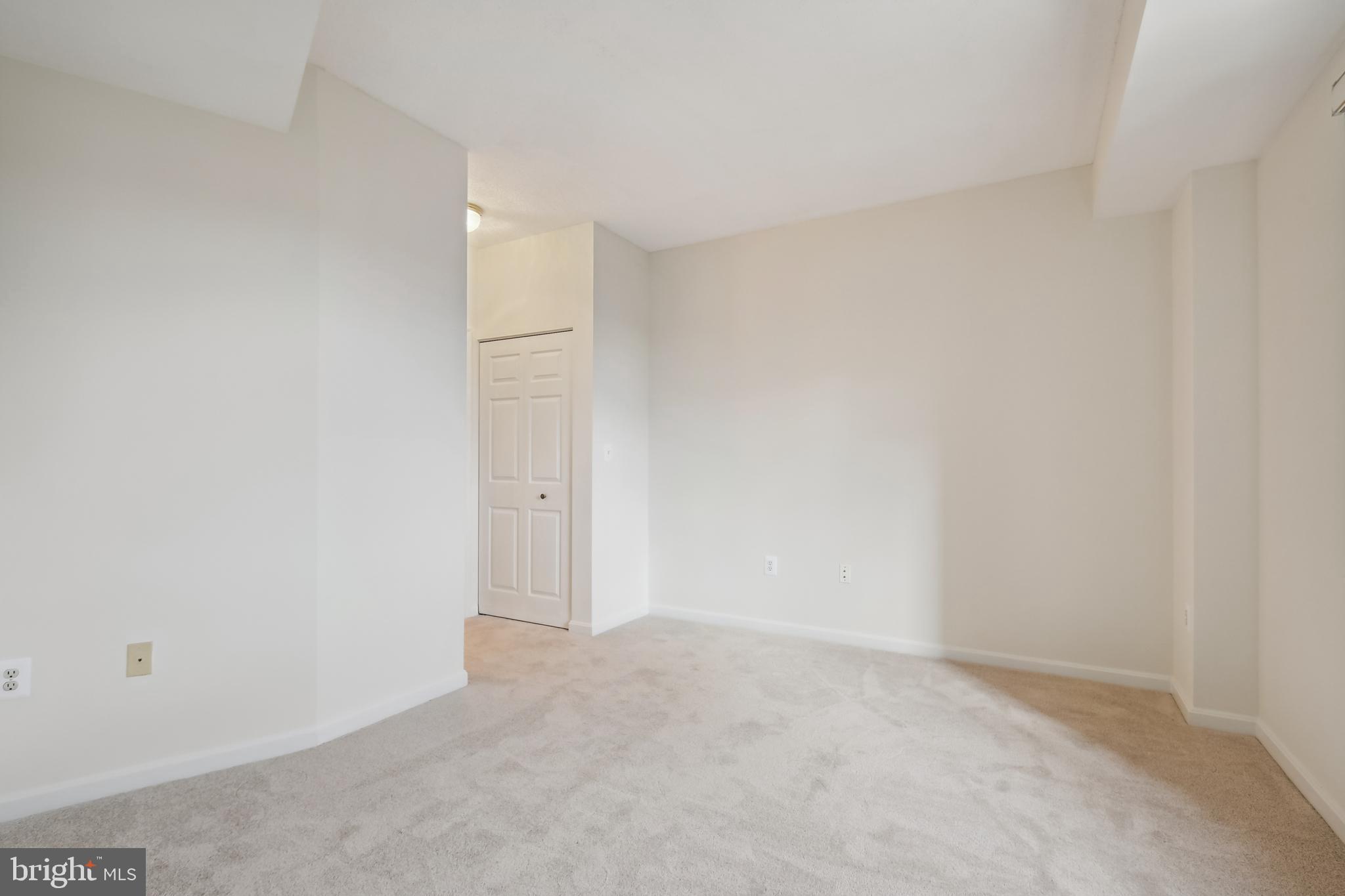 TURNBERRY COURTS AT LEIS - Residential