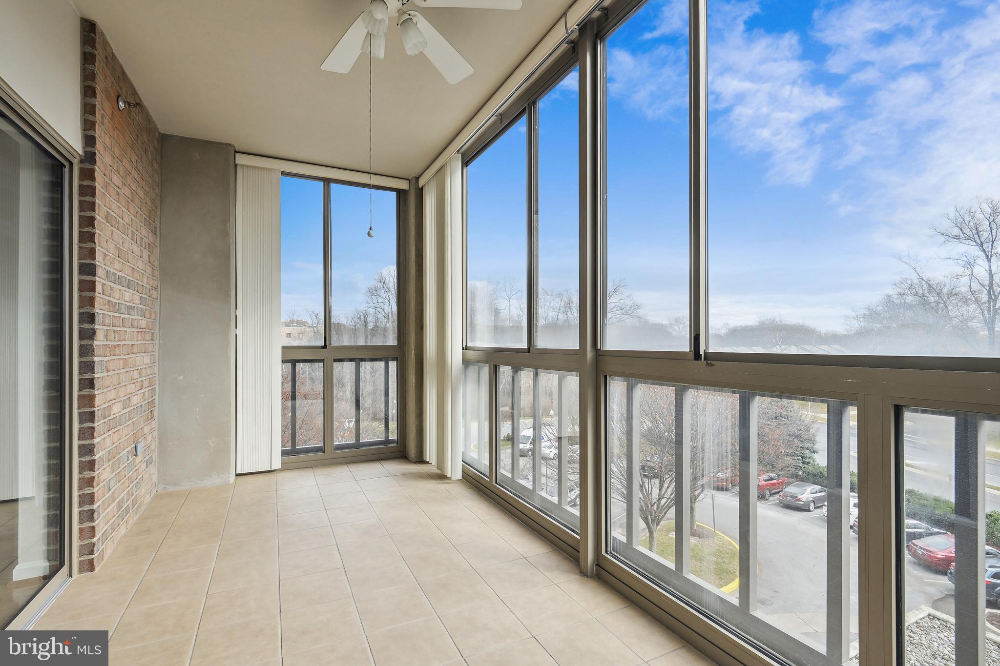 TURNBERRY COURTS AT LEIS - Residential