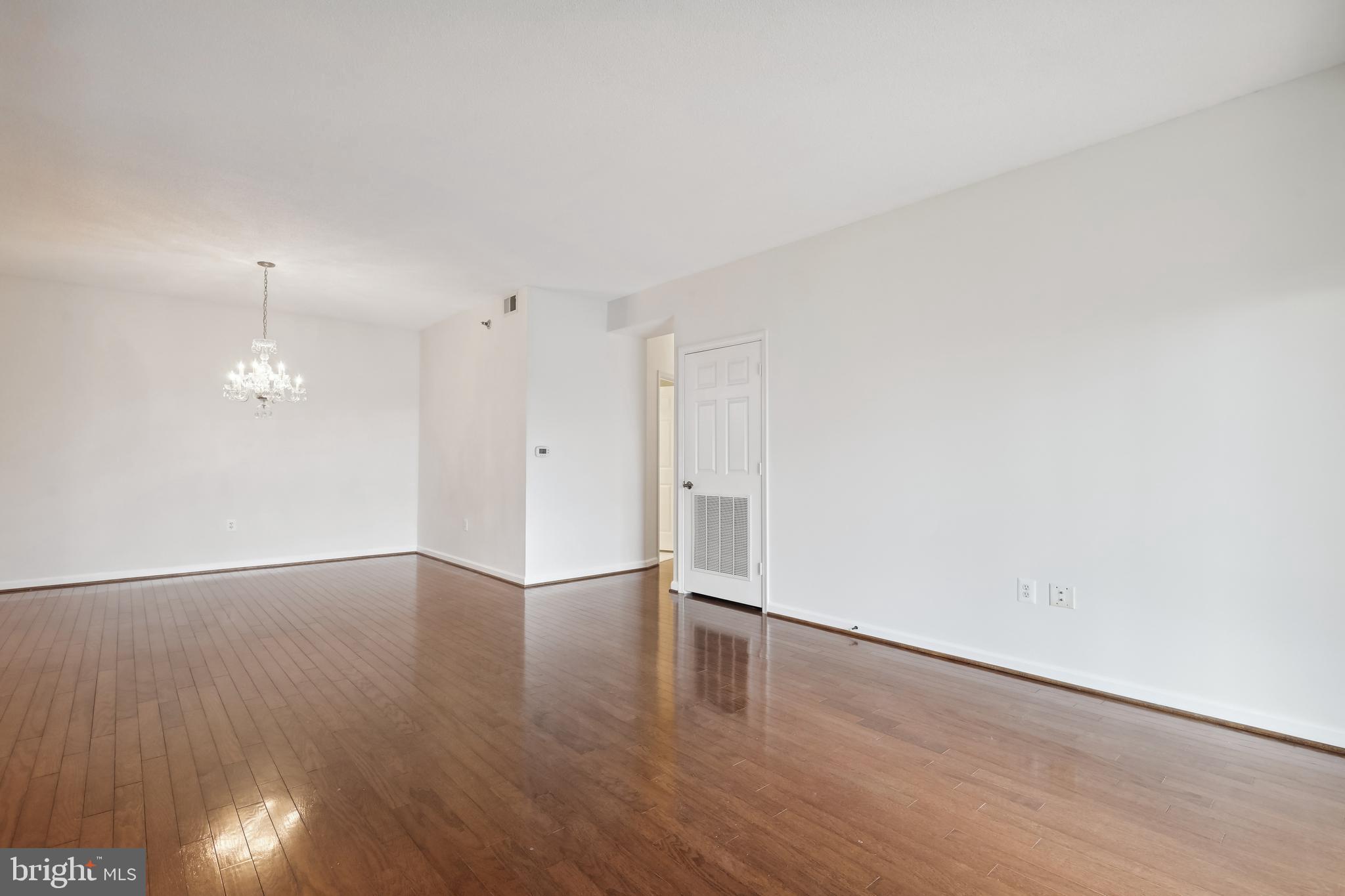 TURNBERRY COURTS AT LEIS - Residential