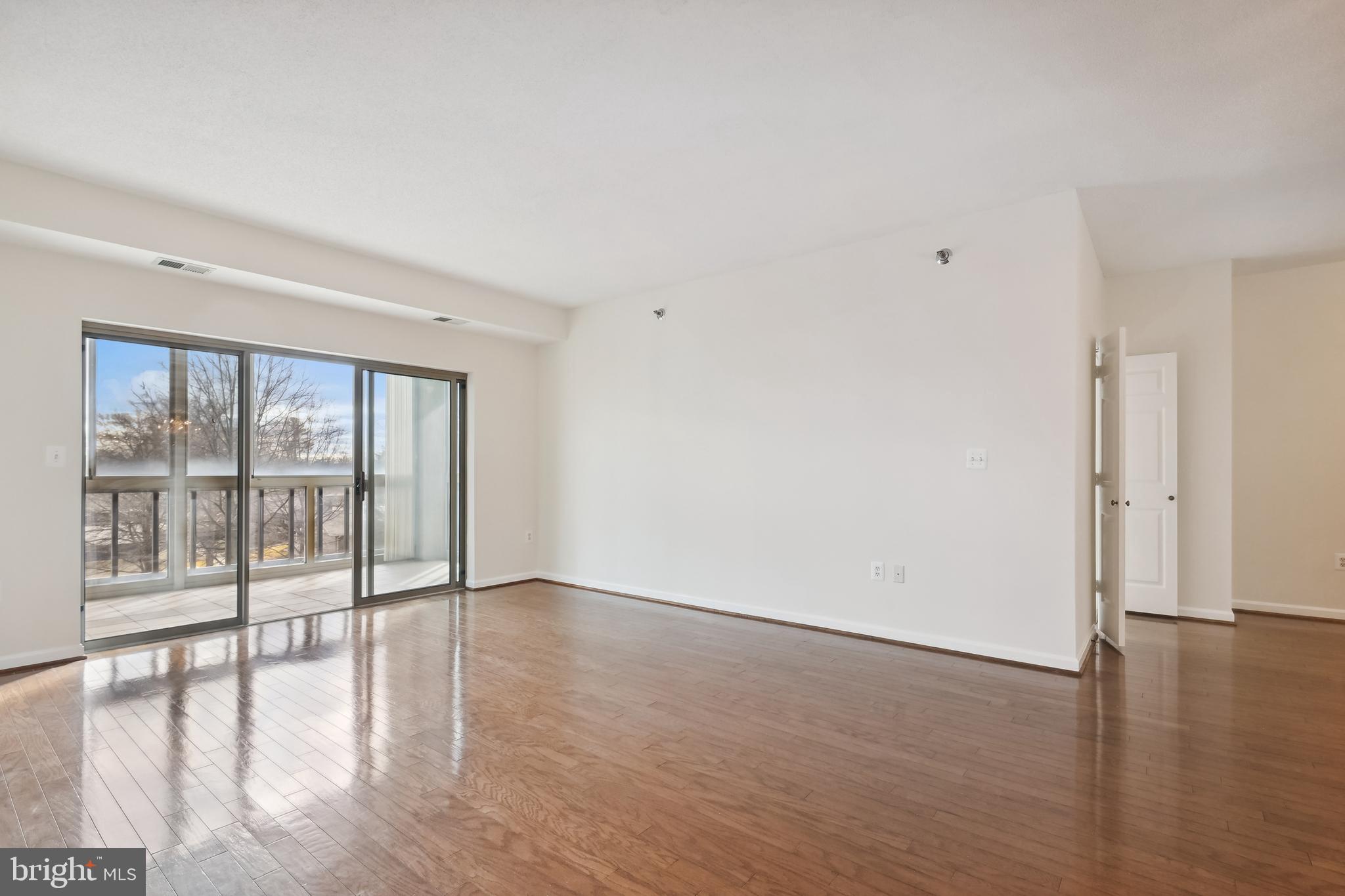 TURNBERRY COURTS AT LEIS - Residential