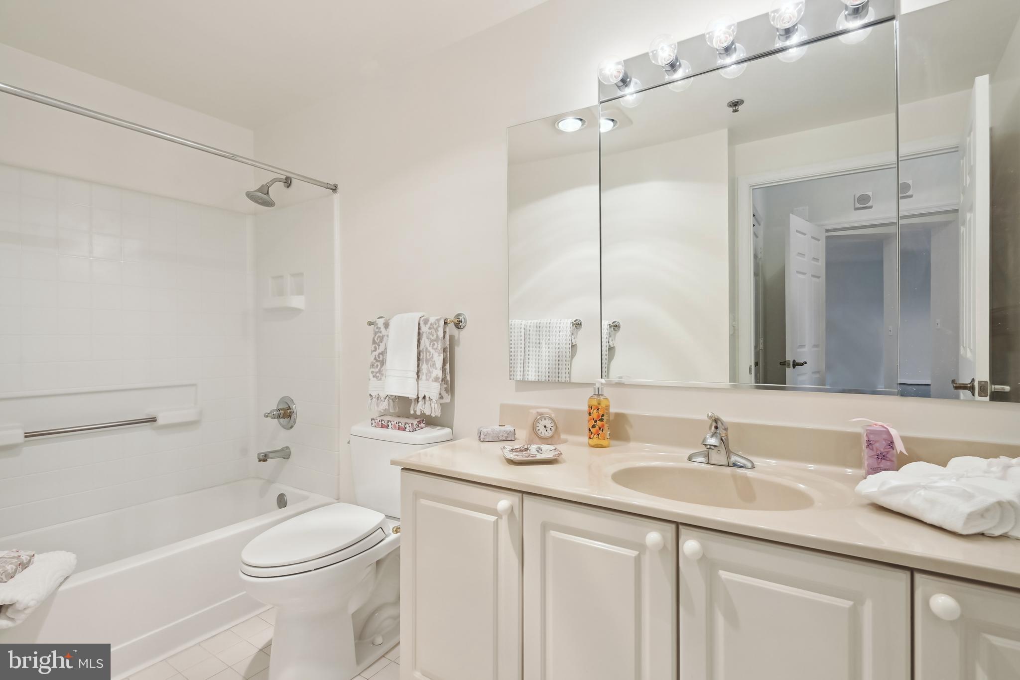 TURNBERRY COURTS AT LEIS - Residential