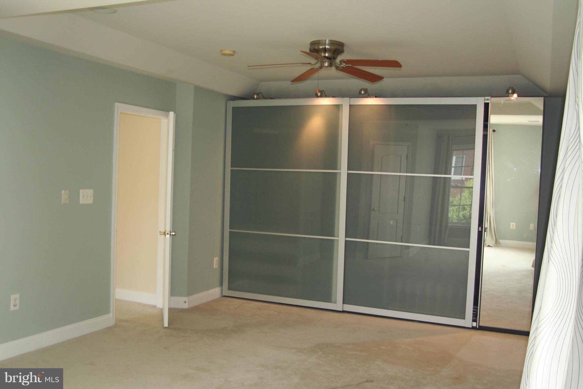 FAIRFAX CENTER LANDBAY - Residential Lease