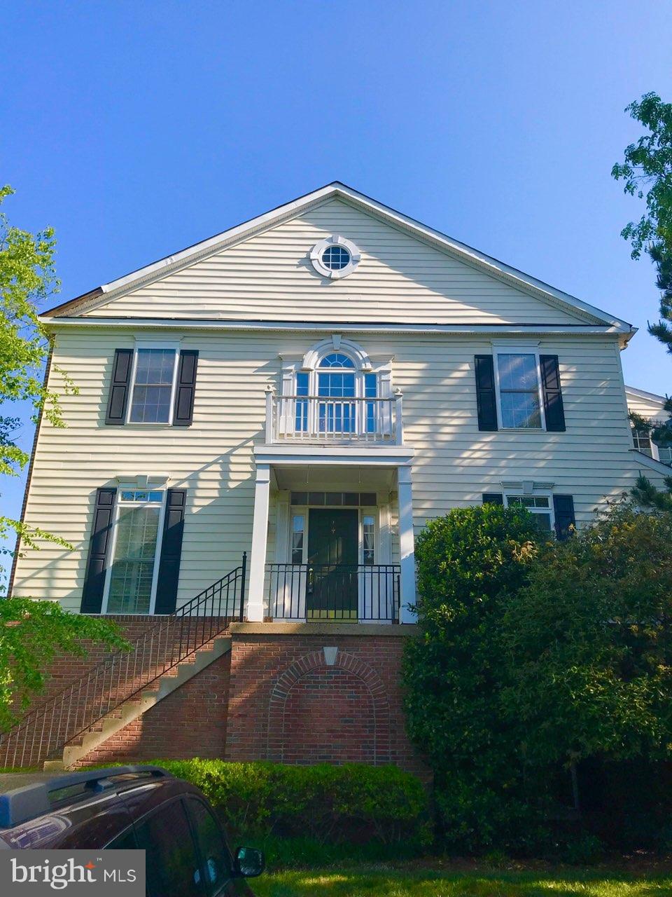 FAIRFAX CENTER LANDBAY - Residential Lease