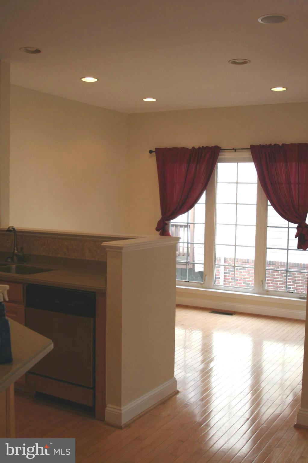 FAIRFAX CENTER LANDBAY - Residential Lease