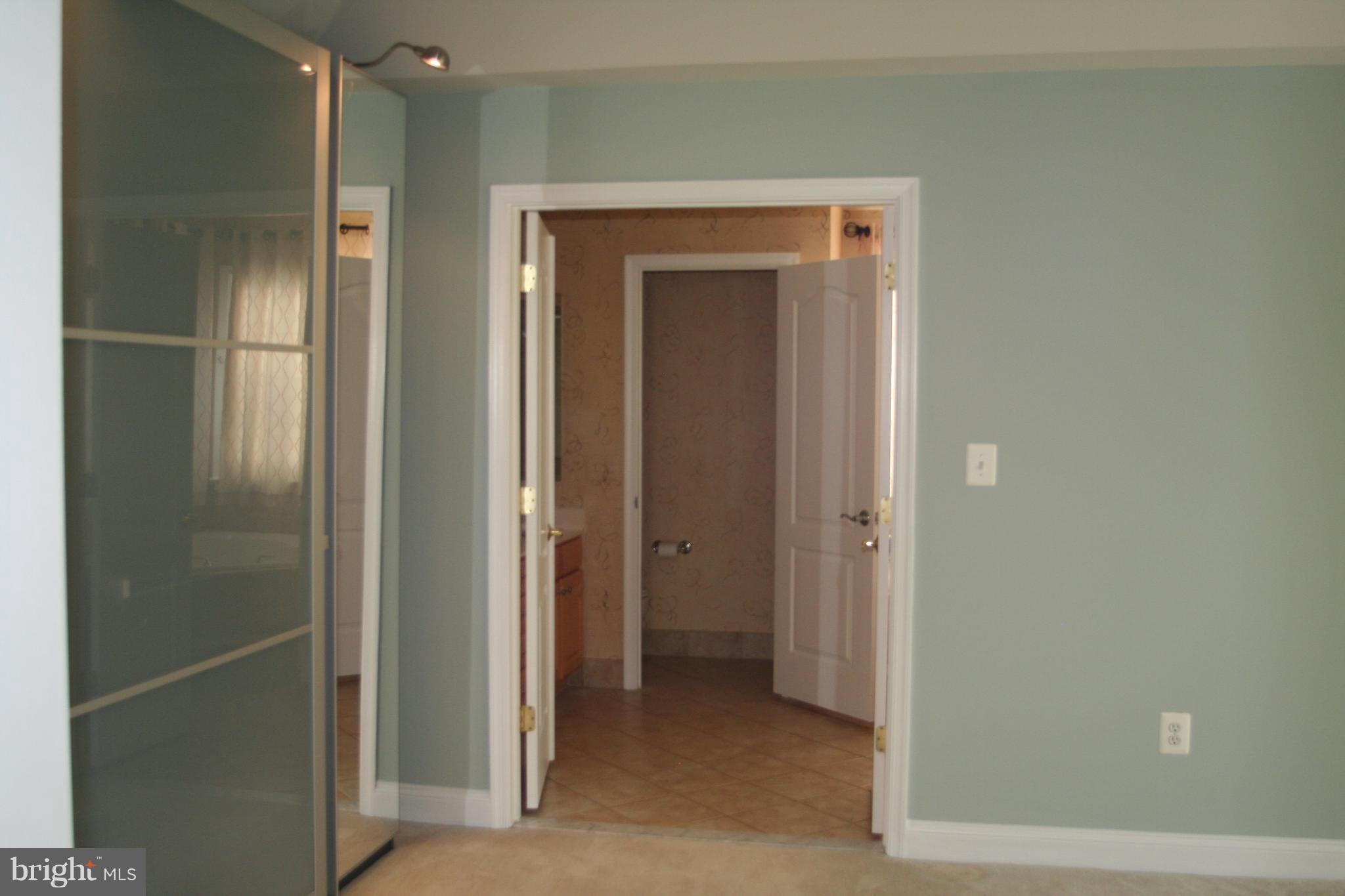 FAIRFAX CENTER LANDBAY - Residential Lease