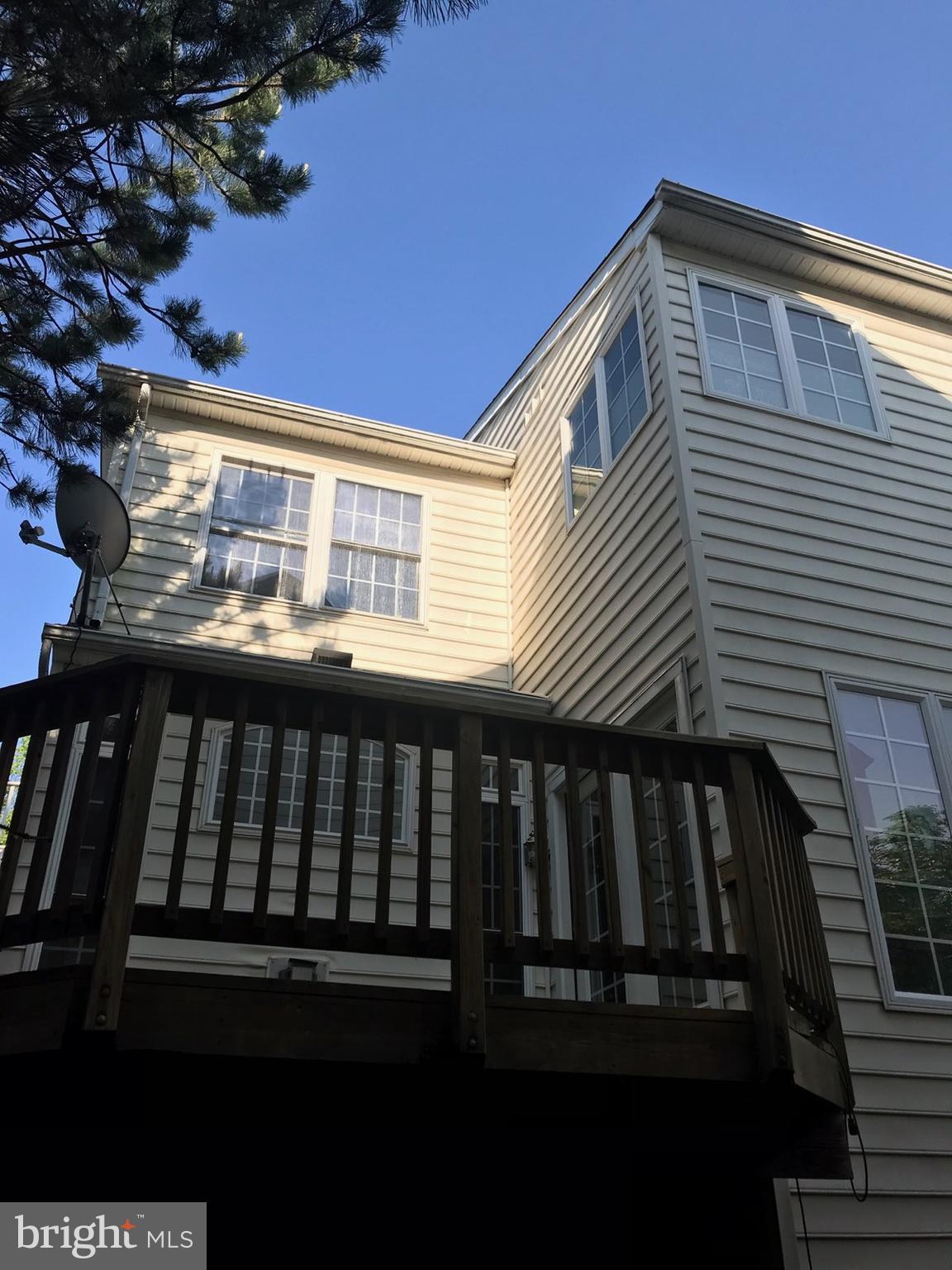 FAIRFAX CENTER LANDBAY - Residential Lease