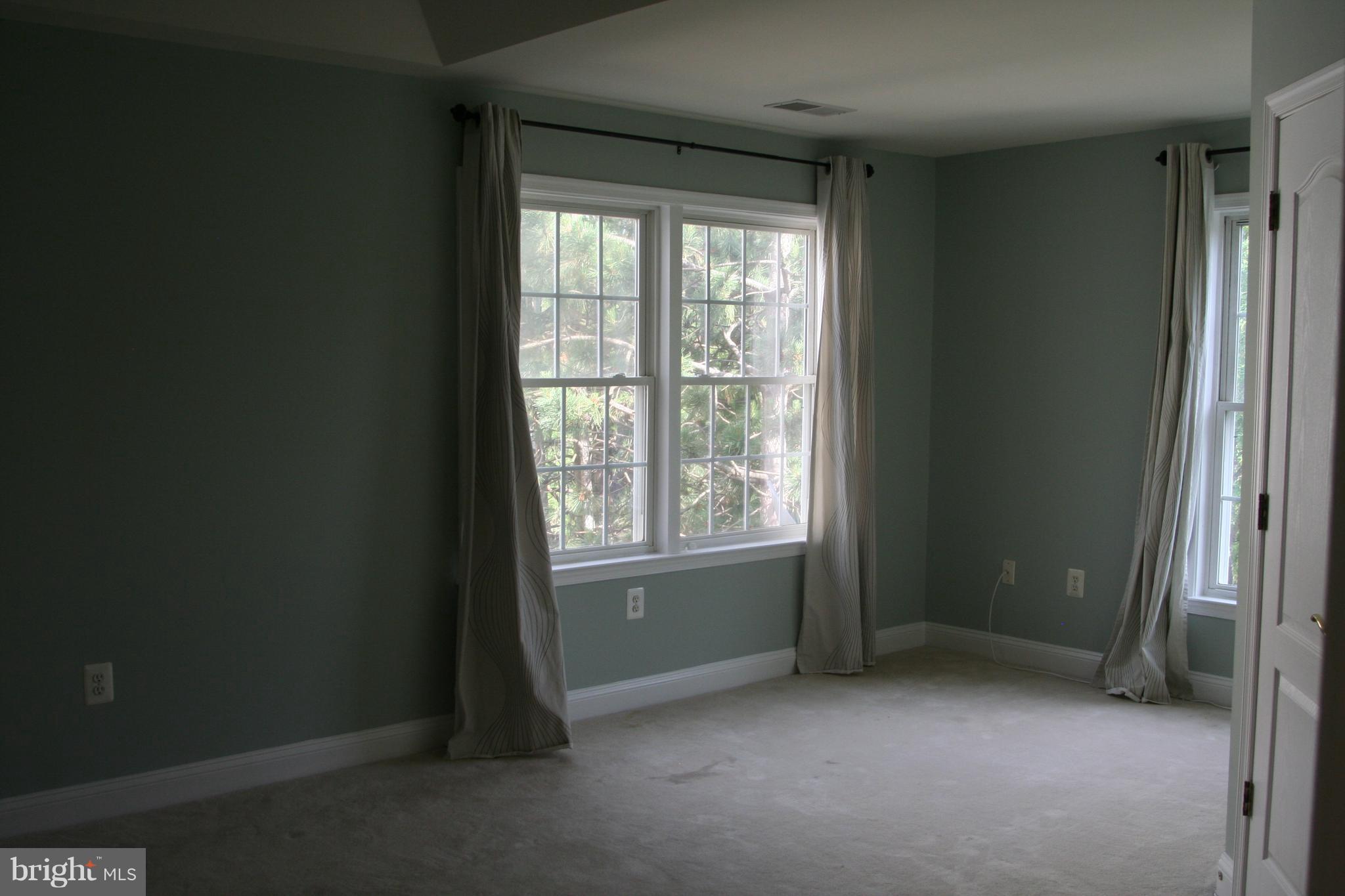 FAIRFAX CENTER LANDBAY - Residential Lease