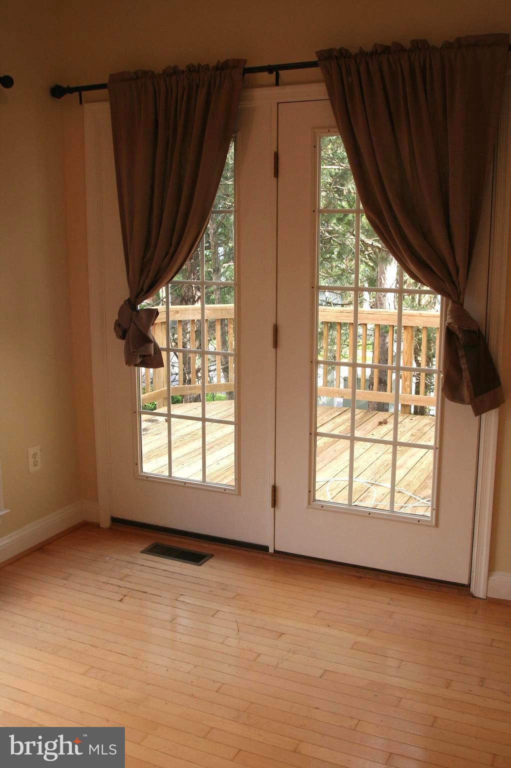 FAIRFAX CENTER LANDBAY - Residential Lease