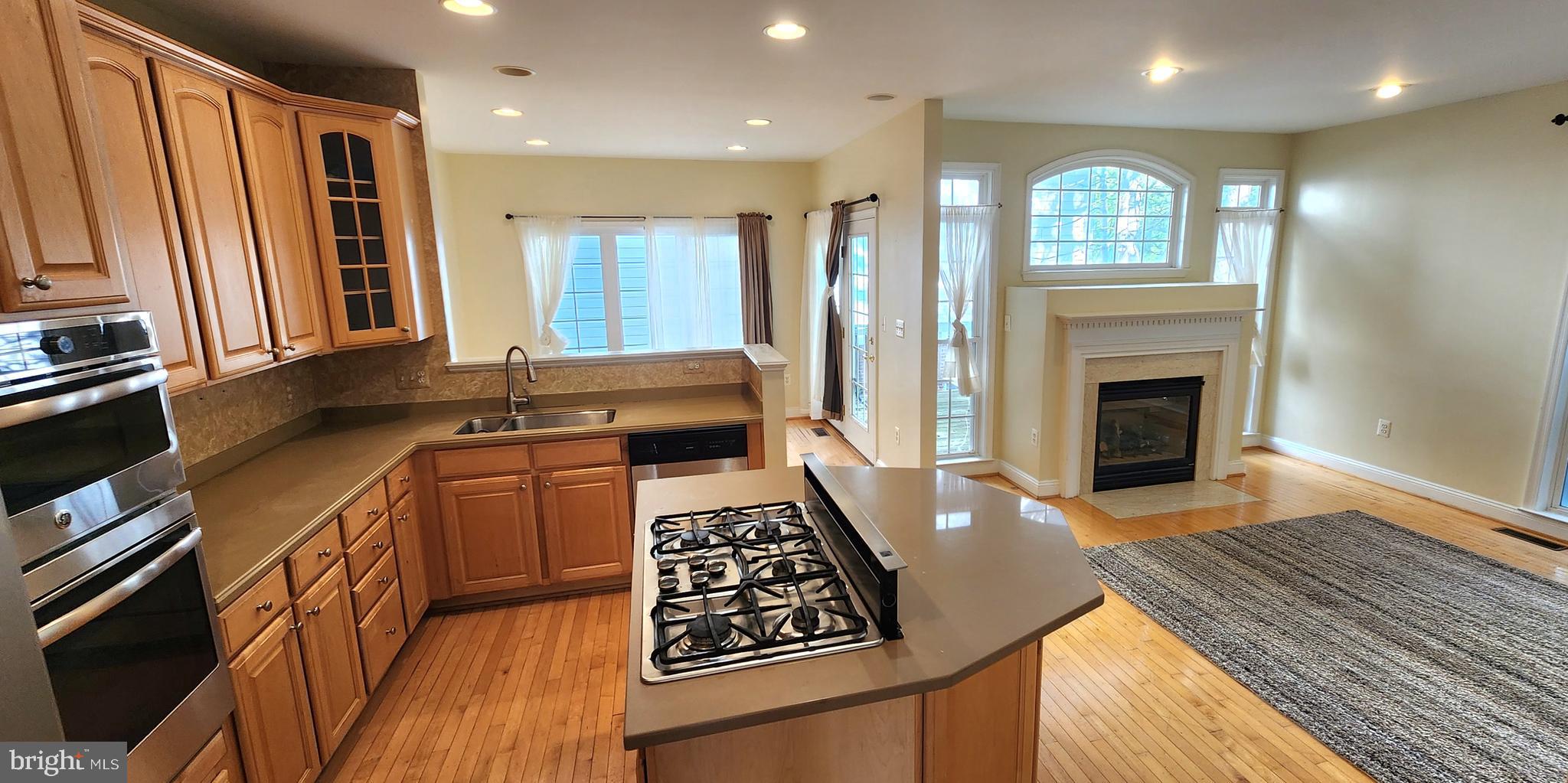 FAIRFAX CENTER LANDBAY - Residential Lease