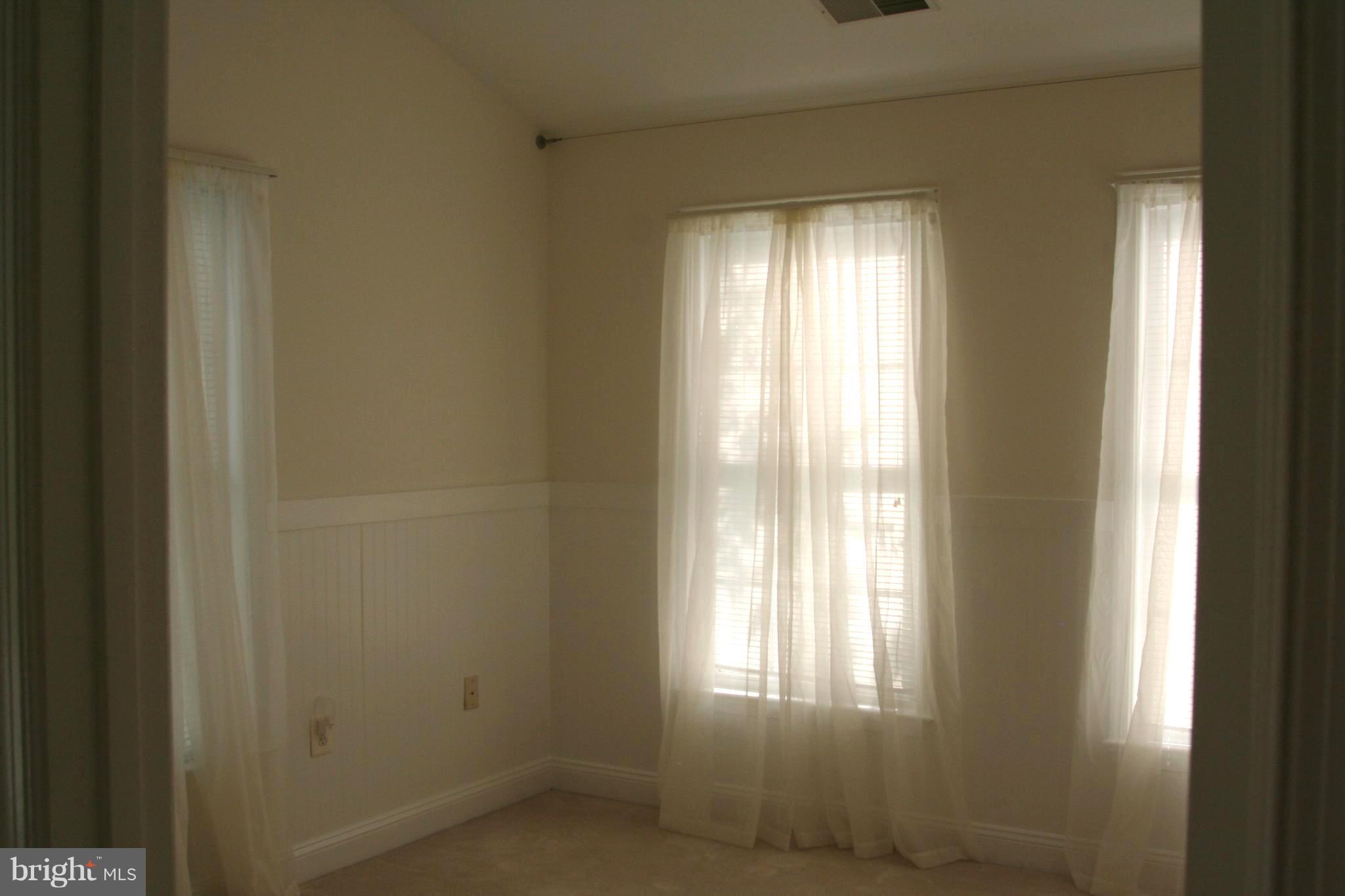 FAIRFAX CENTER LANDBAY - Residential Lease