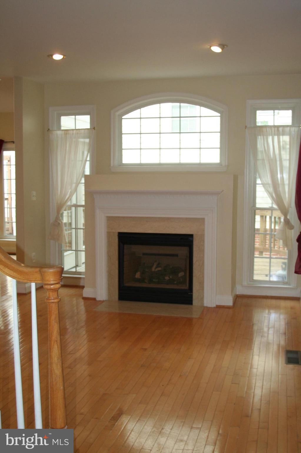 FAIRFAX CENTER LANDBAY - Residential Lease