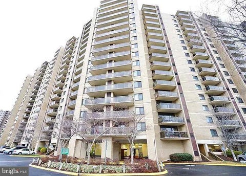 Photo of 307 Yoakum Parkway #605, ALEXANDRIA, VA 22304 (MLS # VAAX2067596)